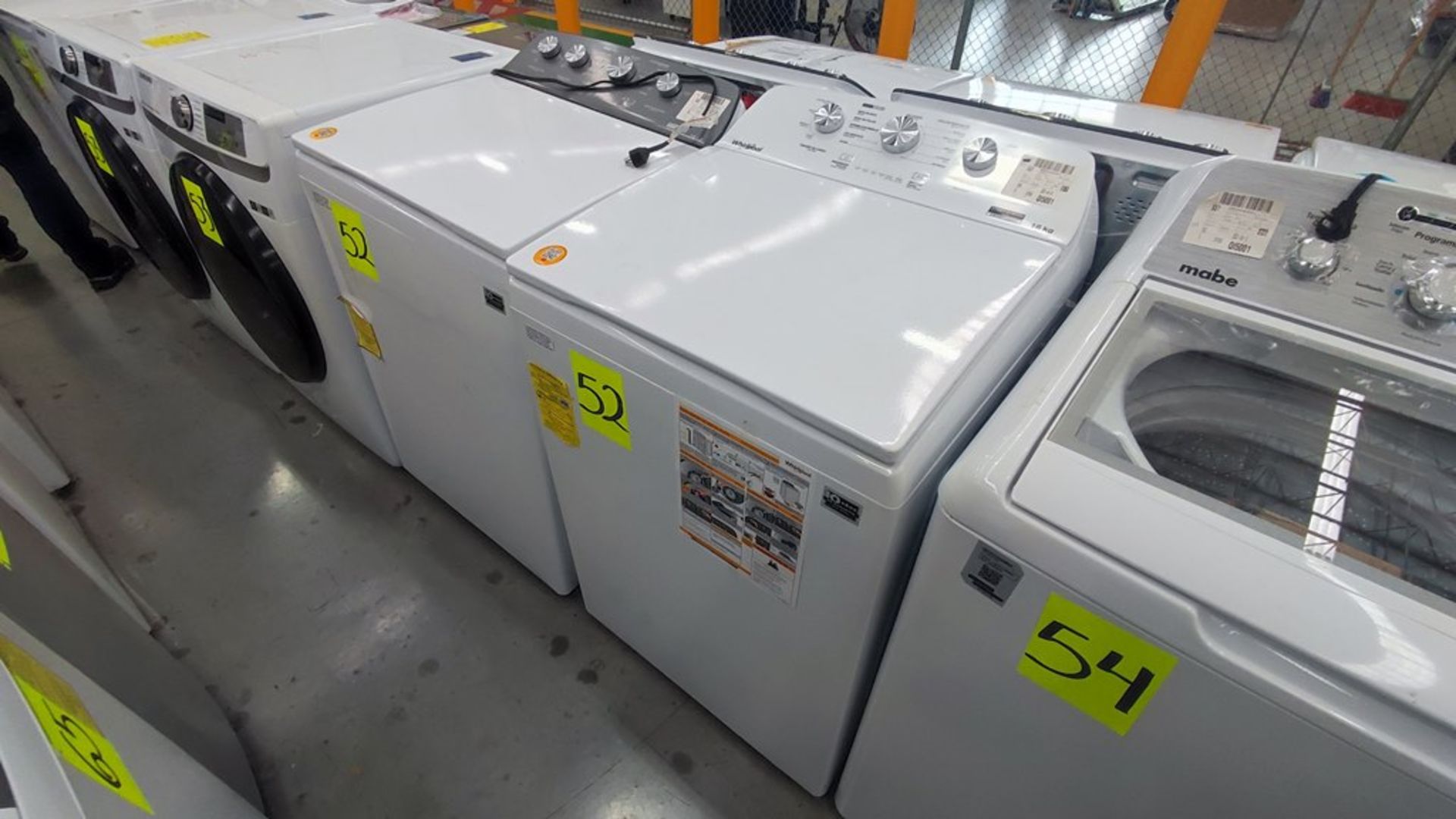 Lote de 2 Lavadoras contiene: 1 Lavadora de 19 Kg, Marca Whirlpool, Modelo 8MWTW1934MJM0, No de ser - Image 2 of 9