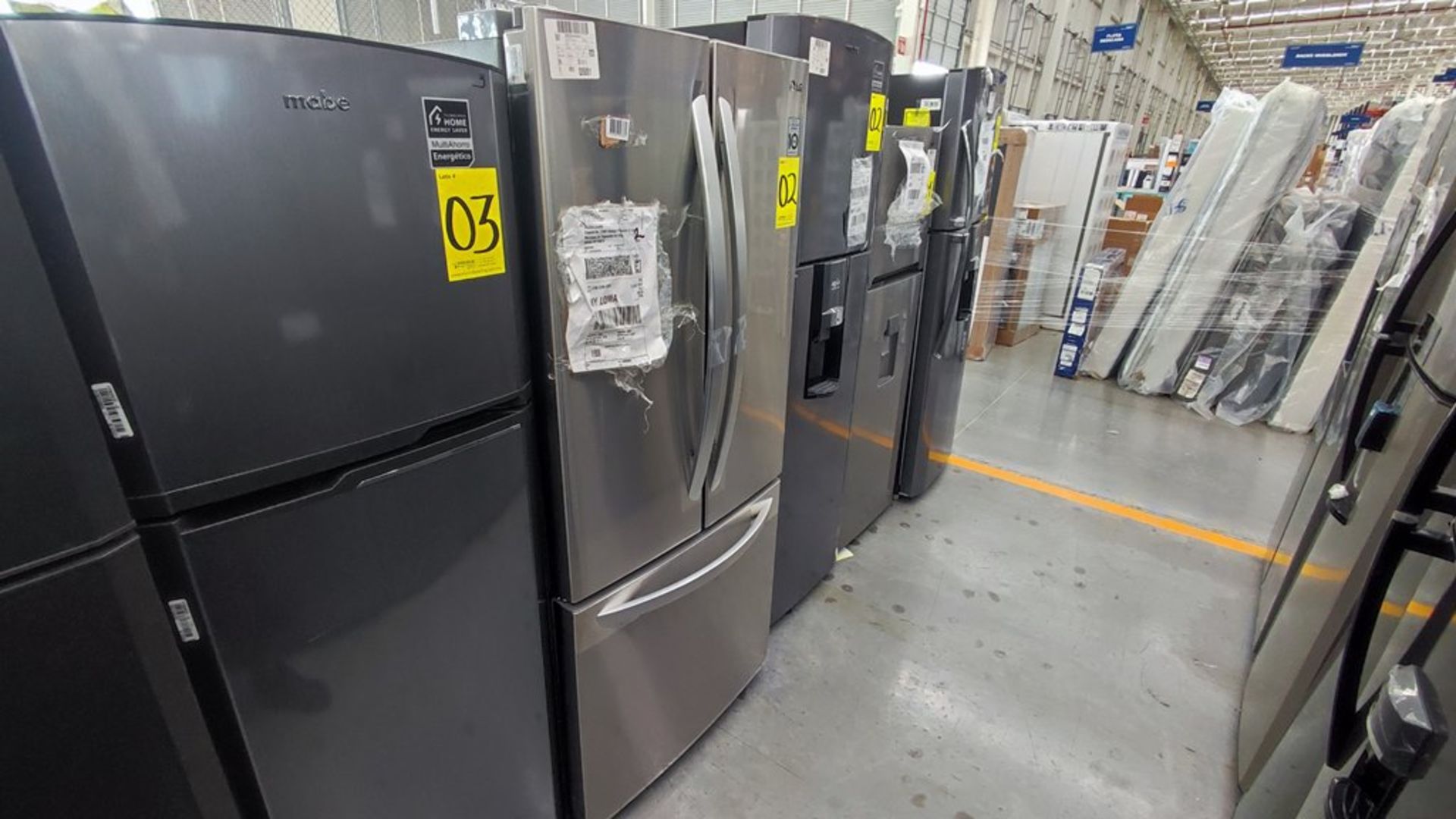 Lote de 2 refrigeradores contiene: 1 Refrigerador Marca Mabe, Modelo RMT400RY, No de serie 2201B410 - Image 5 of 15