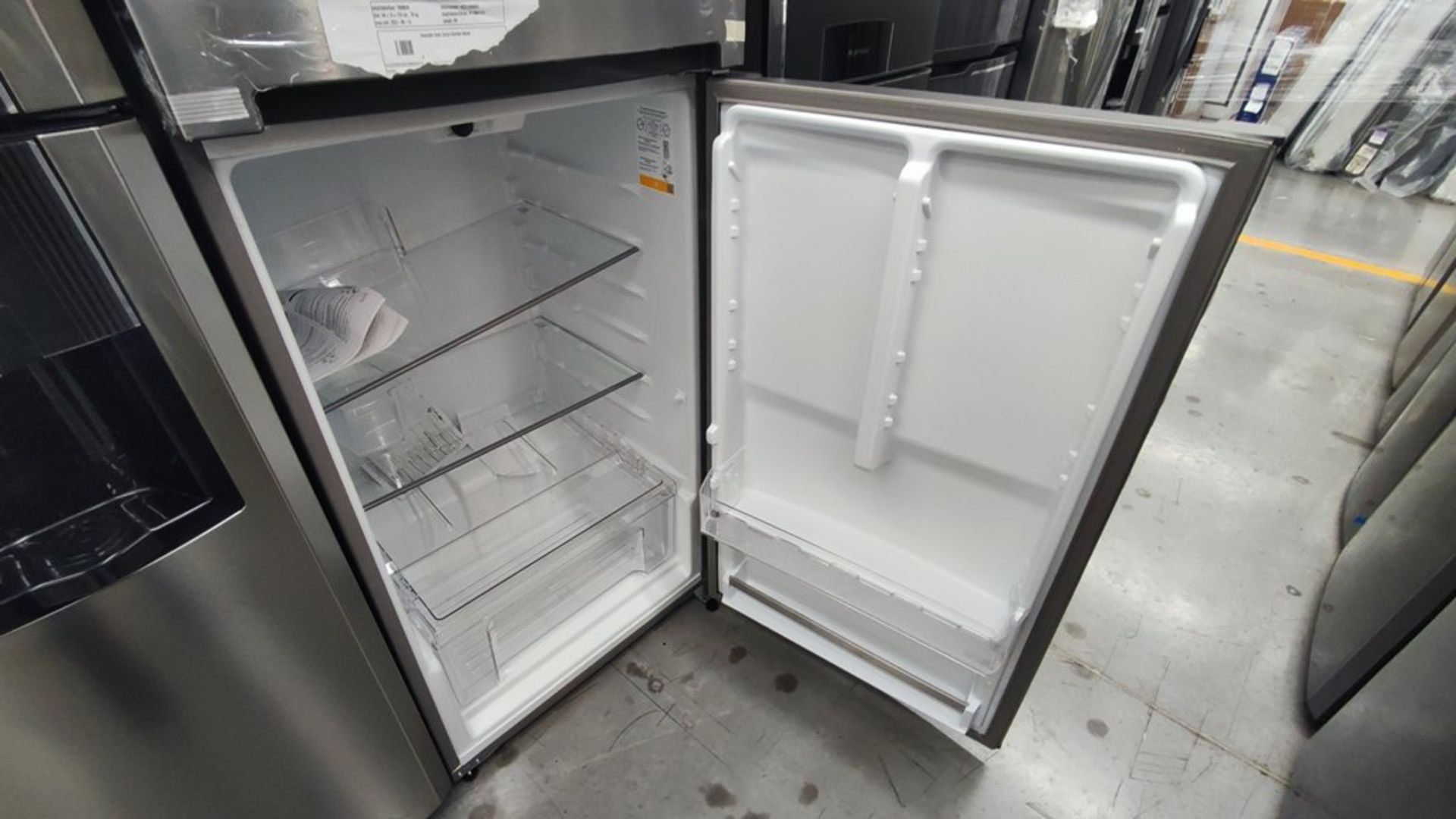 Lote de 2 Refrigeradores contiene: 1 Refrigerador Marca Whirlpool, Modelo WT1818A01, No de Serie VS - Image 9 of 15