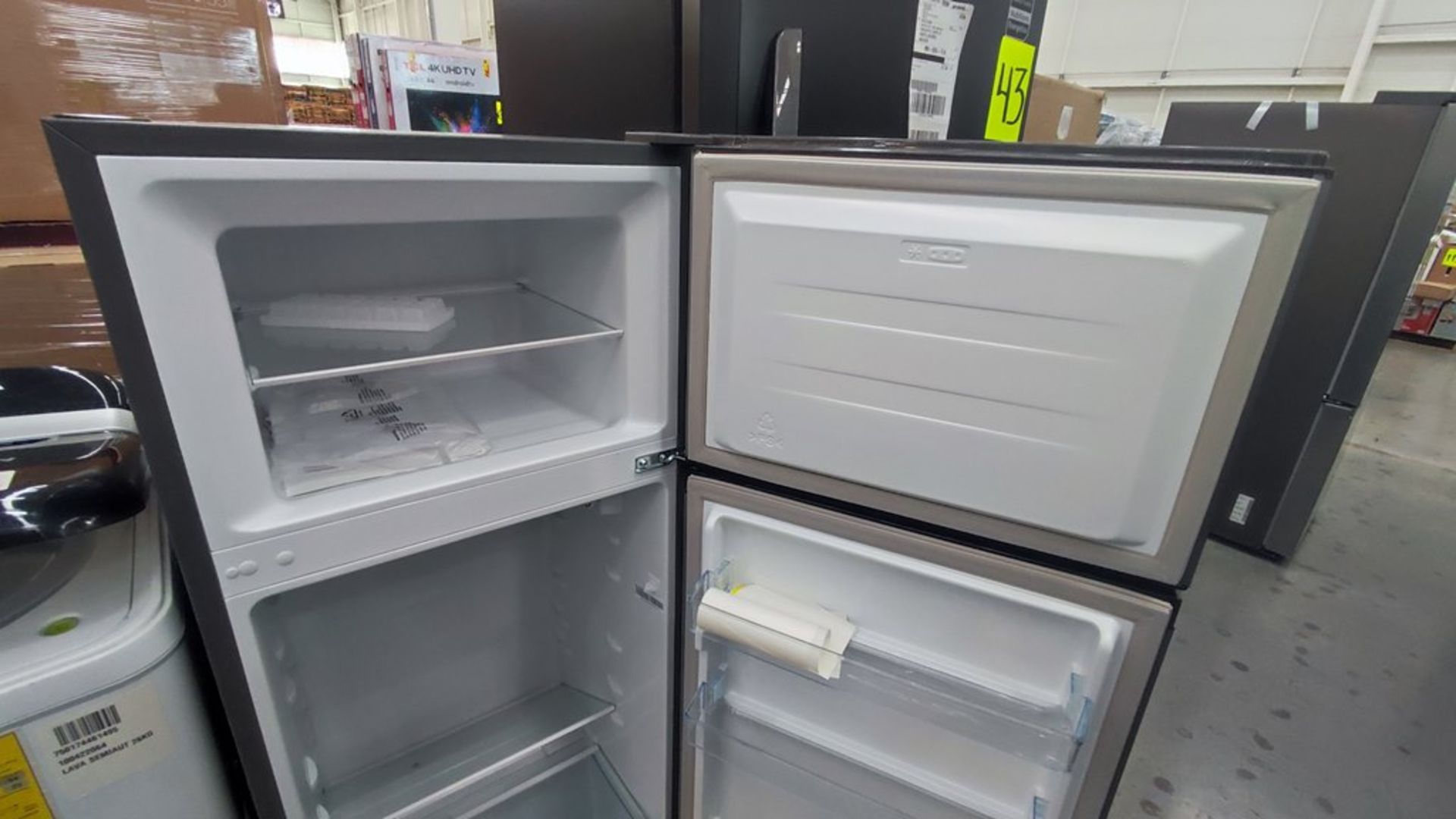 Lote de 2 Refrigeradores contiene: 1 Refrigerador Marca Mabe, Modelo RME360FD, No de serie 2206B511 - Image 4 of 11