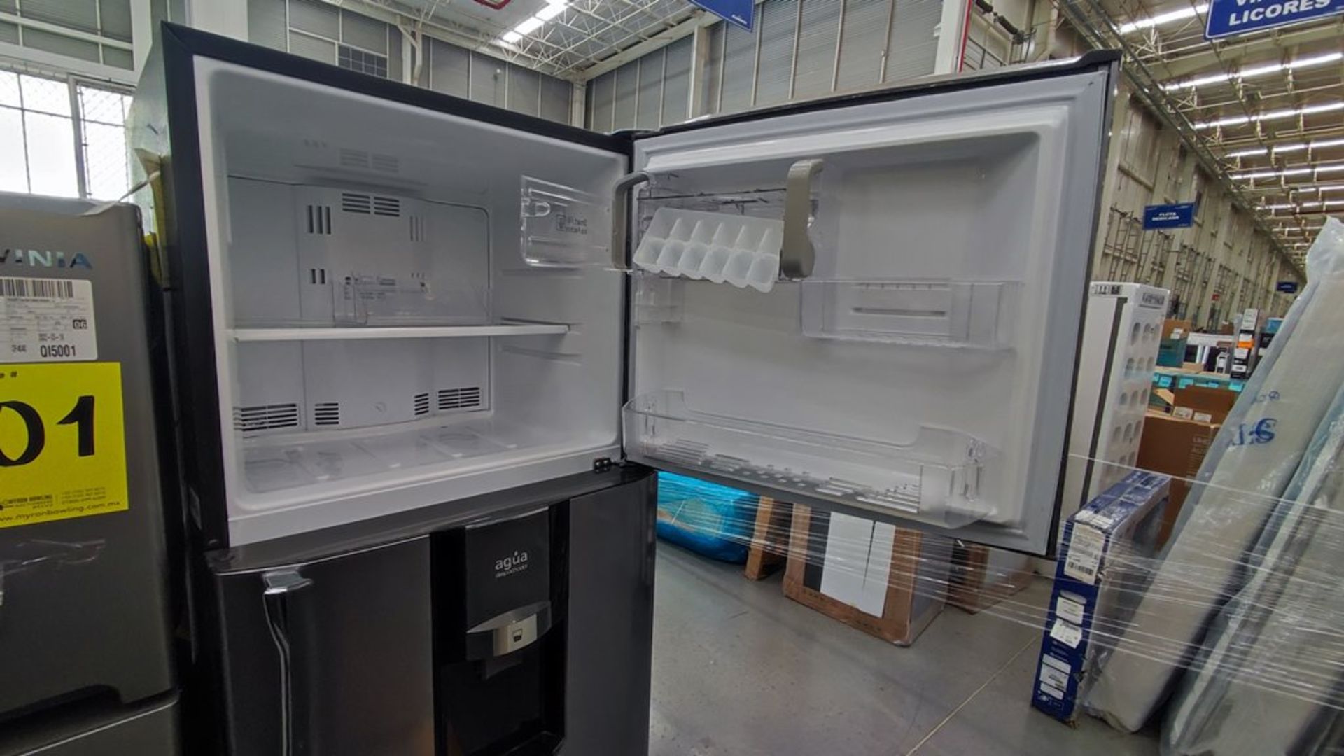 Lote de 2 refrigeradores contiene: 1 Refrigerador Marca Mabe, Modelo RMT400RY, No de serie 2202B401 - Image 8 of 15