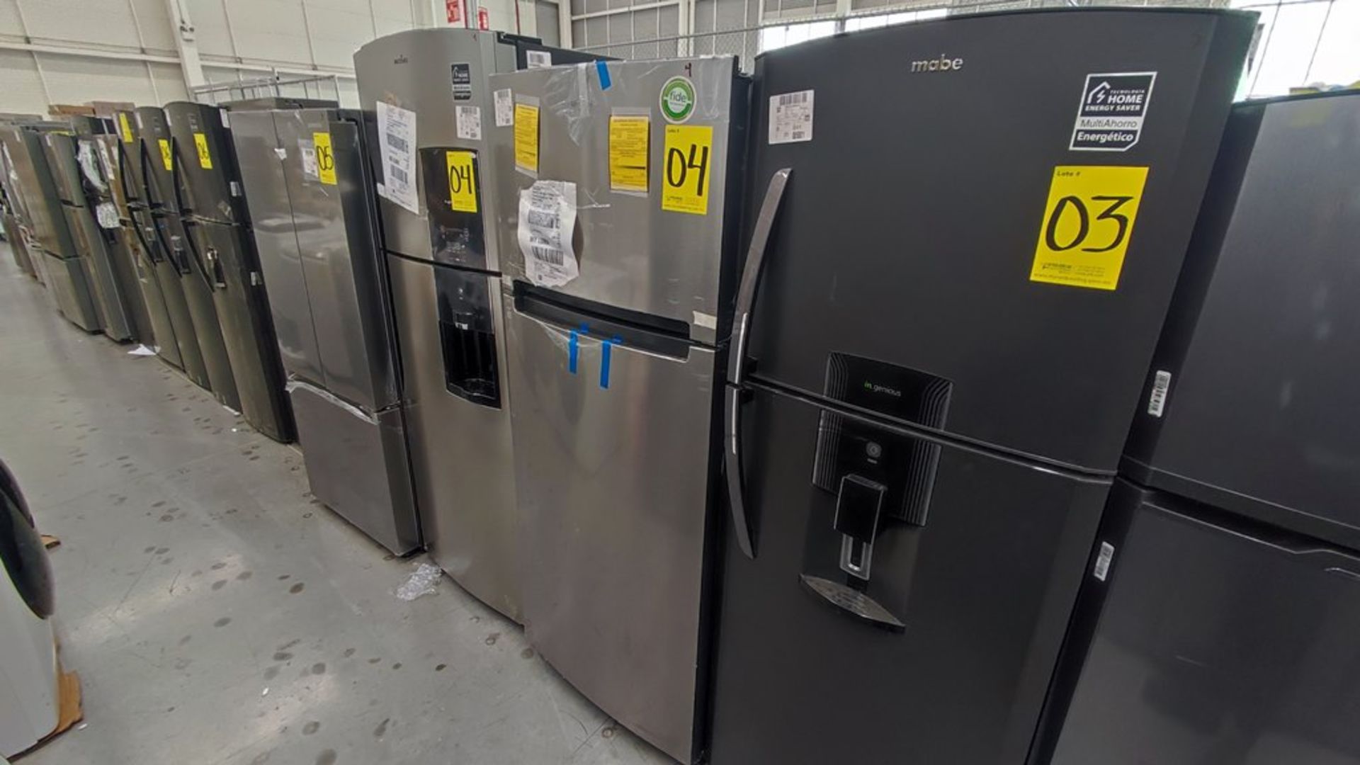 Lote de 2 Refrigeradores contiene: 1 Refrigerador Marca Whirlpool, Modelo WT1818A01, No de Serie VS - Image 5 of 15