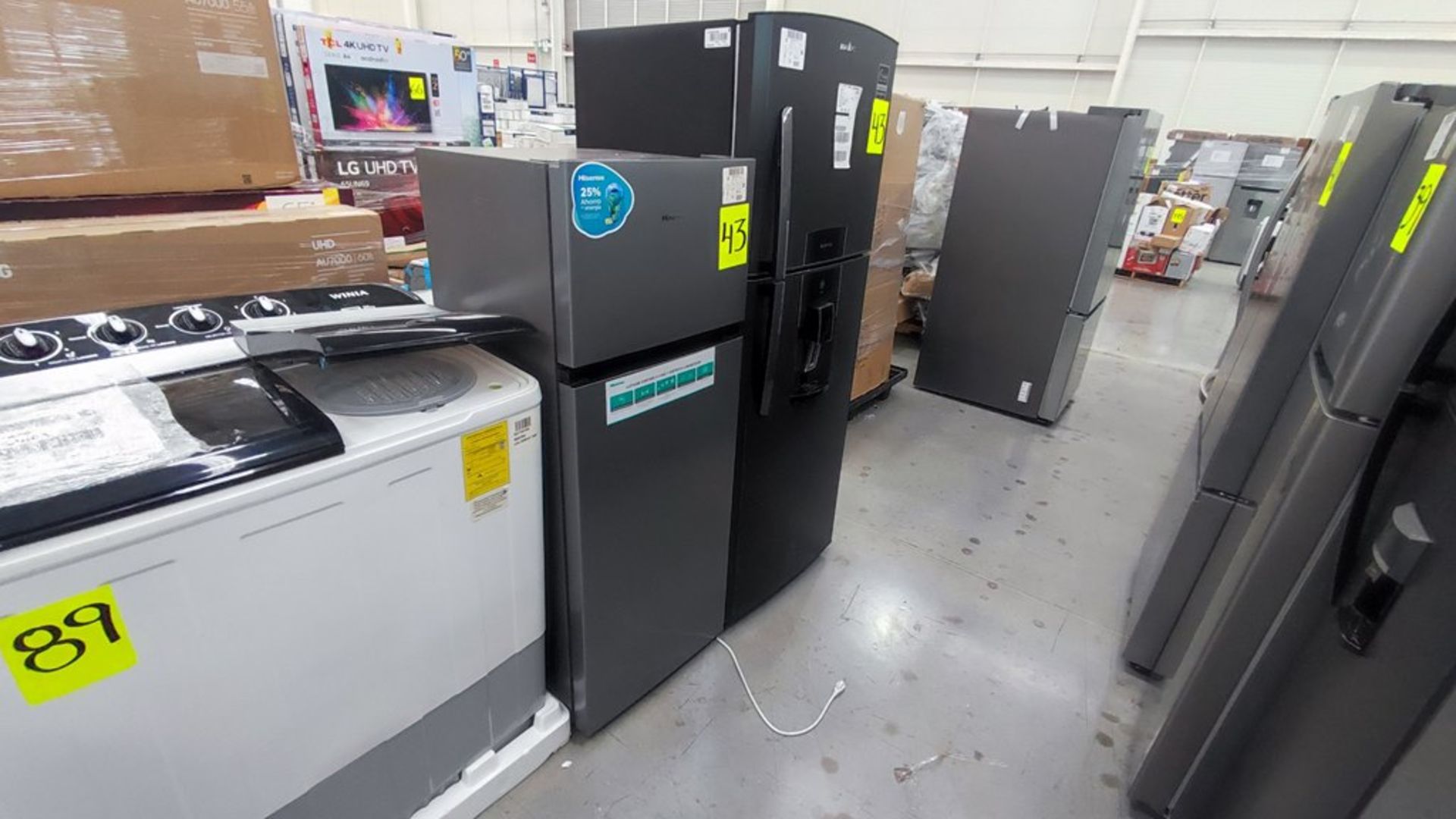 Lote de 2 Refrigeradores contiene: 1 Refrigerador Marca Mabe, Modelo RME360FD, No de serie 2206B511 - Image 8 of 11