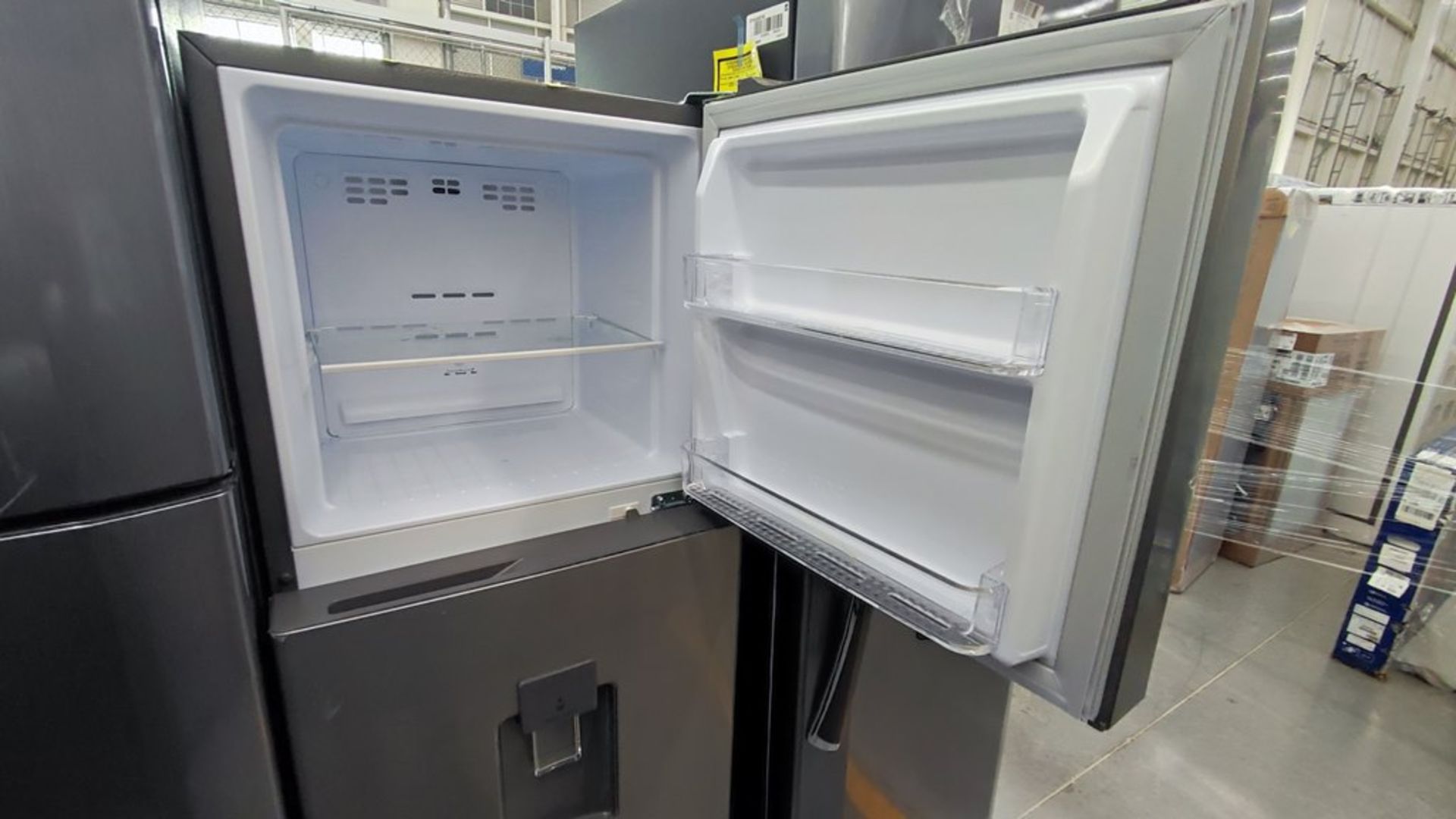 Lote de 2 refrigeradores contiene: 1 Refrigerador Marca Mabe, Modelo RMT400RY, No de serie 2202B401 - Image 12 of 15