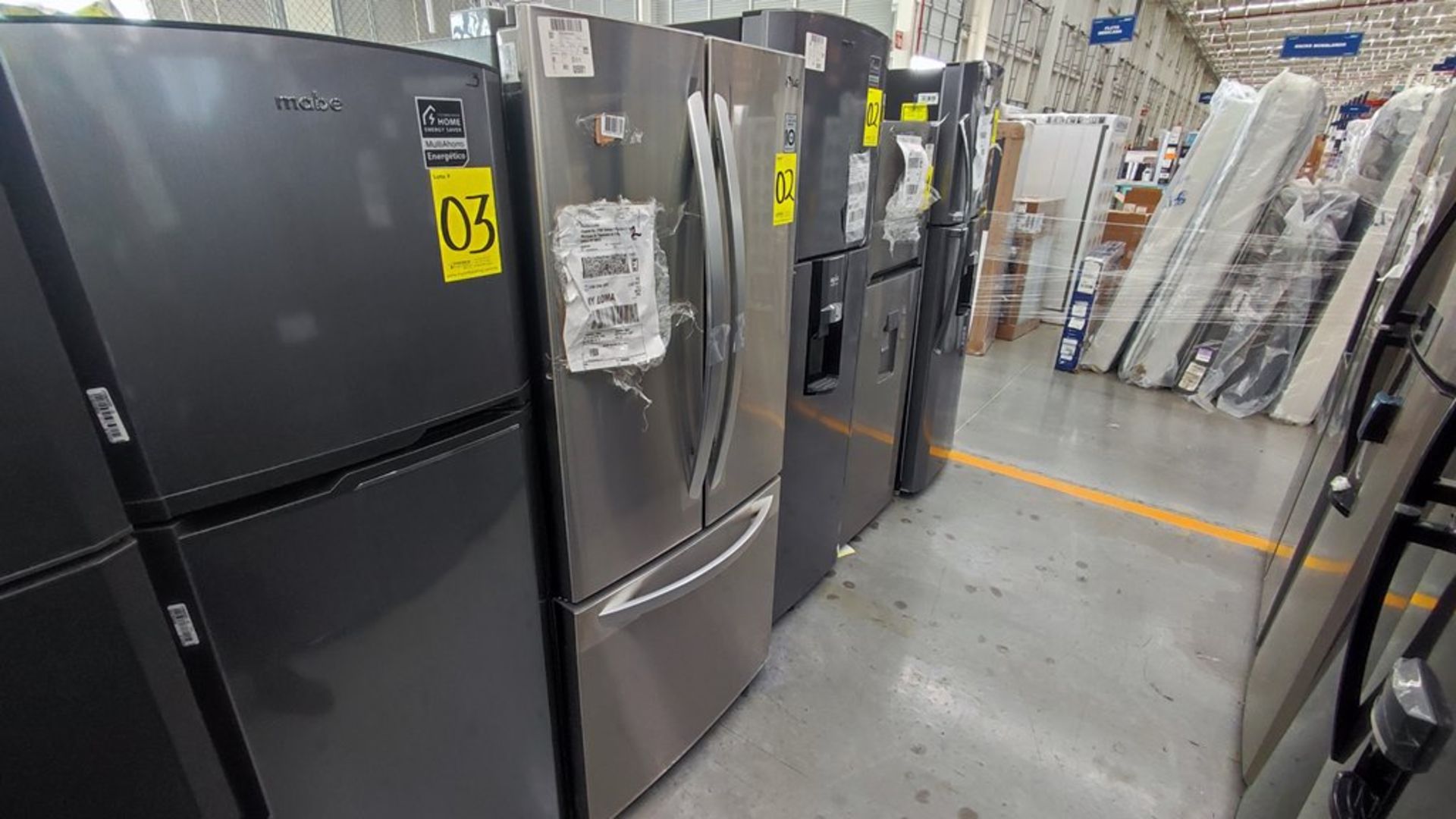 Lote de 2 refrigeradores contiene: 1 Refrigerador Marca Mabe, Modelo RMT400RY, No de serie 2201B410 - Image 6 of 15