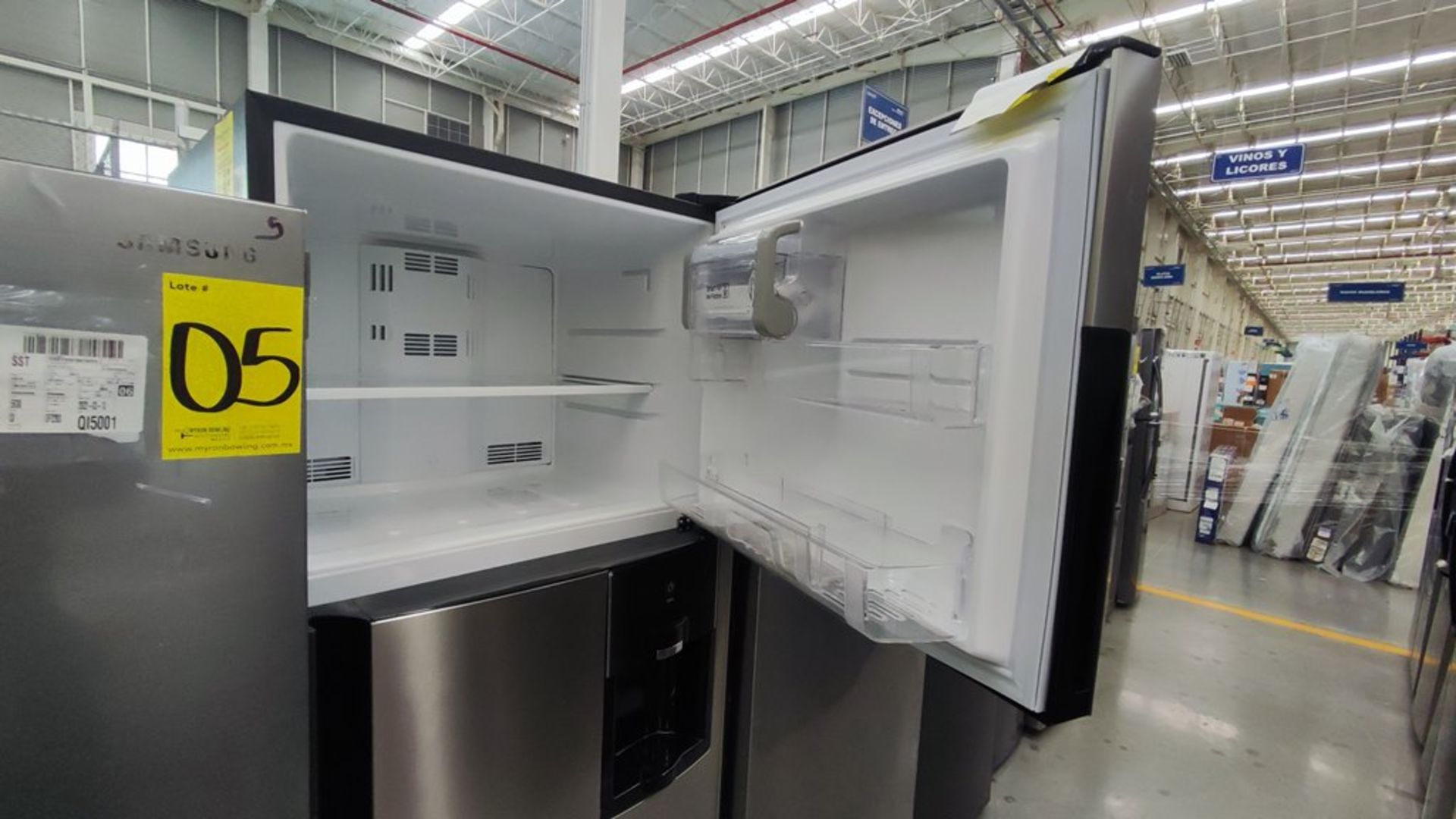 Lote de 2 Refrigeradores contiene: 1 Refrigerador Marca Whirlpool, Modelo WT1818A01, No de Serie VS - Image 11 of 15