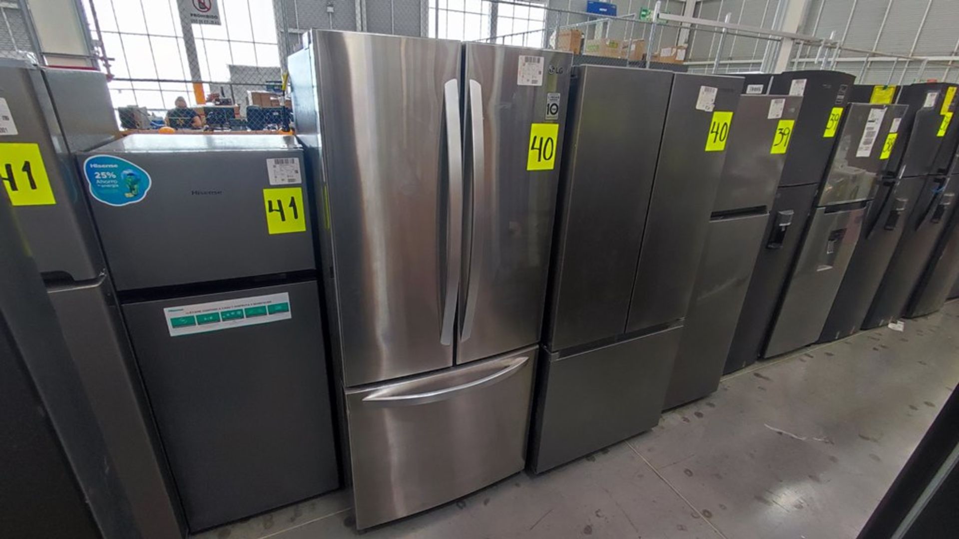 Lote de 2 Refrigeradores contiene: 1 Refrigerador Marca Samsung, Modelo RF22A401059, No de serie 0B - Image 8 of 11