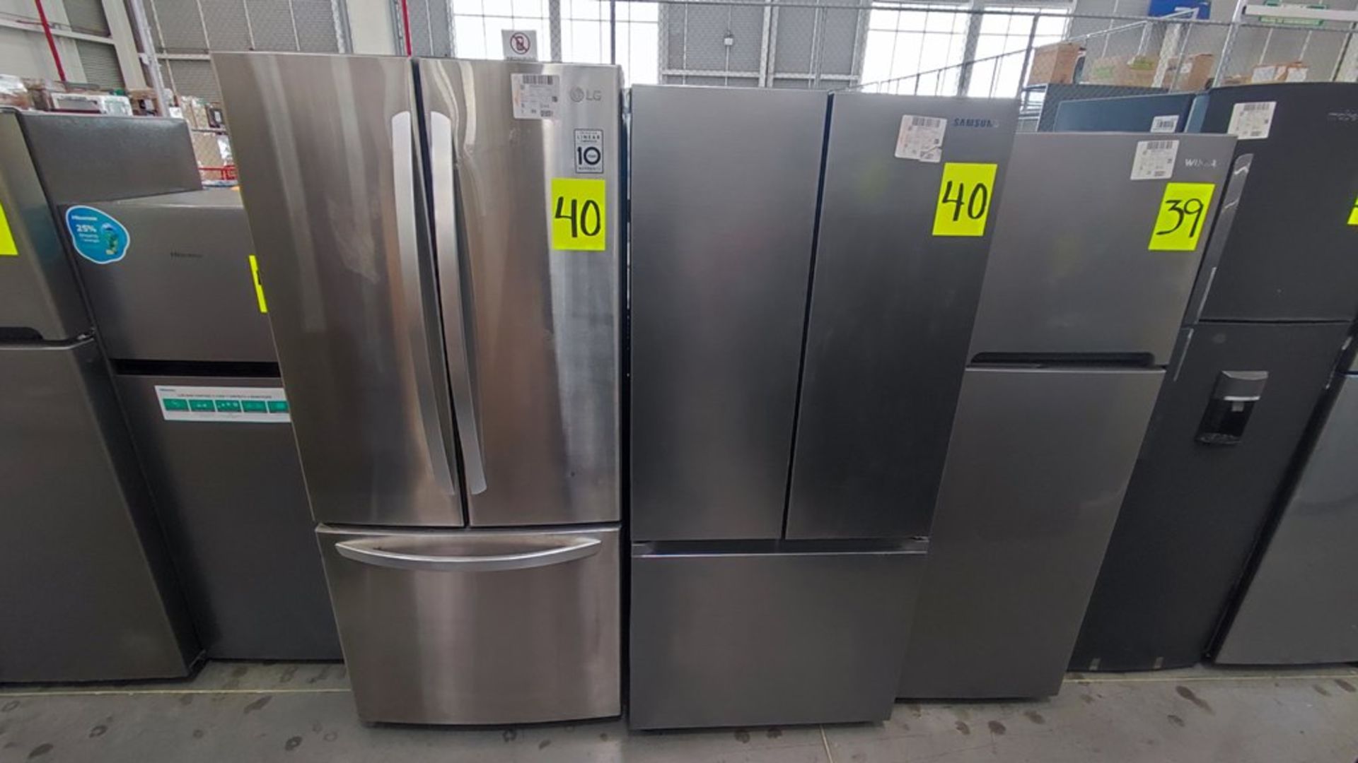 Lote de 2 Refrigeradores contiene: 1 Refrigerador Marca Samsung, Modelo RF22A401059, No de serie 0B - Image 6 of 11