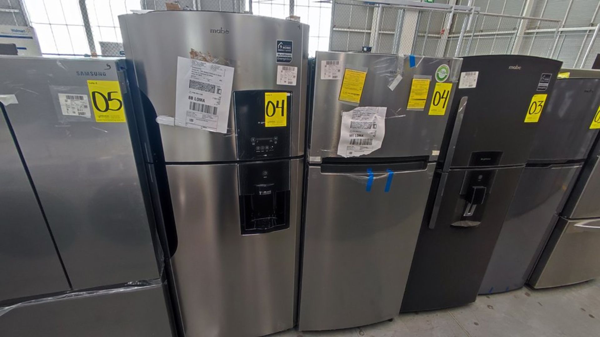 Lote de 2 Refrigeradores contiene: 1 Refrigerador Marca Whirlpool, Modelo WT1818A01, No de Serie VS