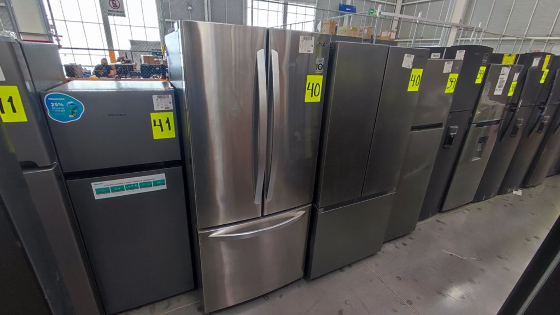 Lote de 2 Refrigeradores contiene: 1 Refrigerador Marca Samsung, Modelo RF22A401059, No de serie 0B - Image 3 of 11