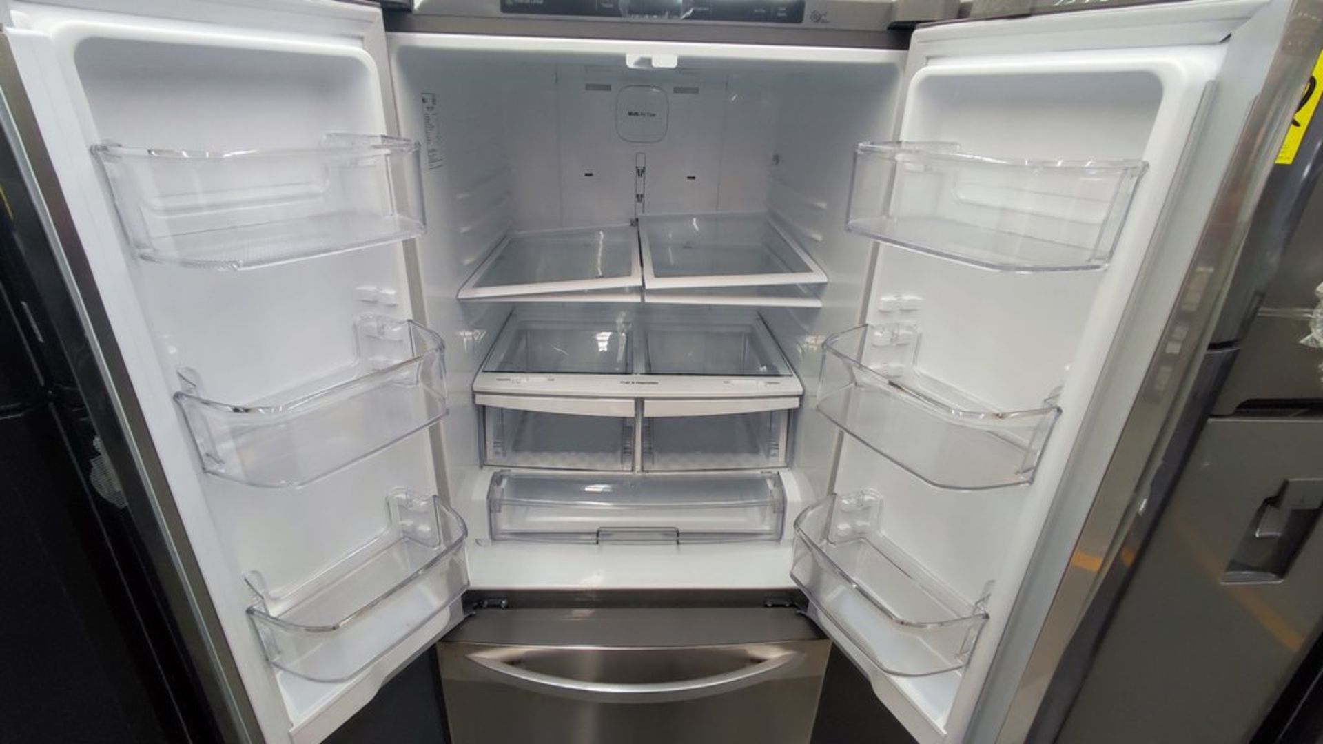 Lote de 2 refrigeradores contiene: 1 Refrigerador Marca Mabe, Modelo RMT400RY, No de serie 2201B410 - Image 7 of 15