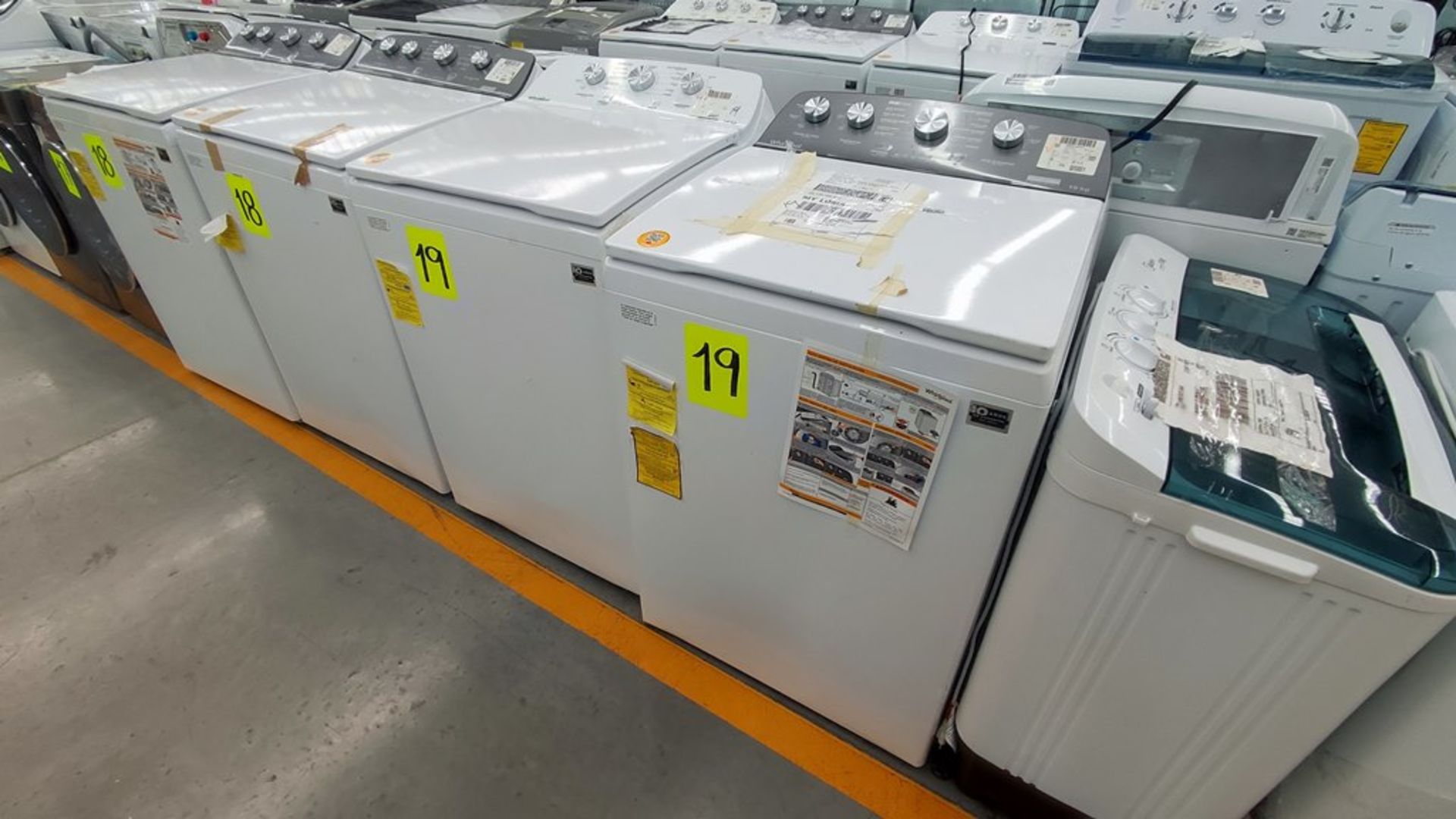 Lote de 2 Lavadoras contiene: 1 Lavadora de 16 Kg, Marca Whirlpool, Modelo 8MWTW1613MJQ0, No de ser - Image 4 of 8