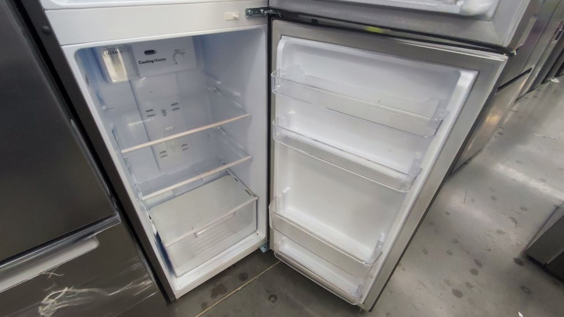 Lote de 2 Refrigeradores contiene: 1 Refrigerador Marca Hisense Modelo BCYNY, No de serie 1B0205Z00 - Image 5 of 11