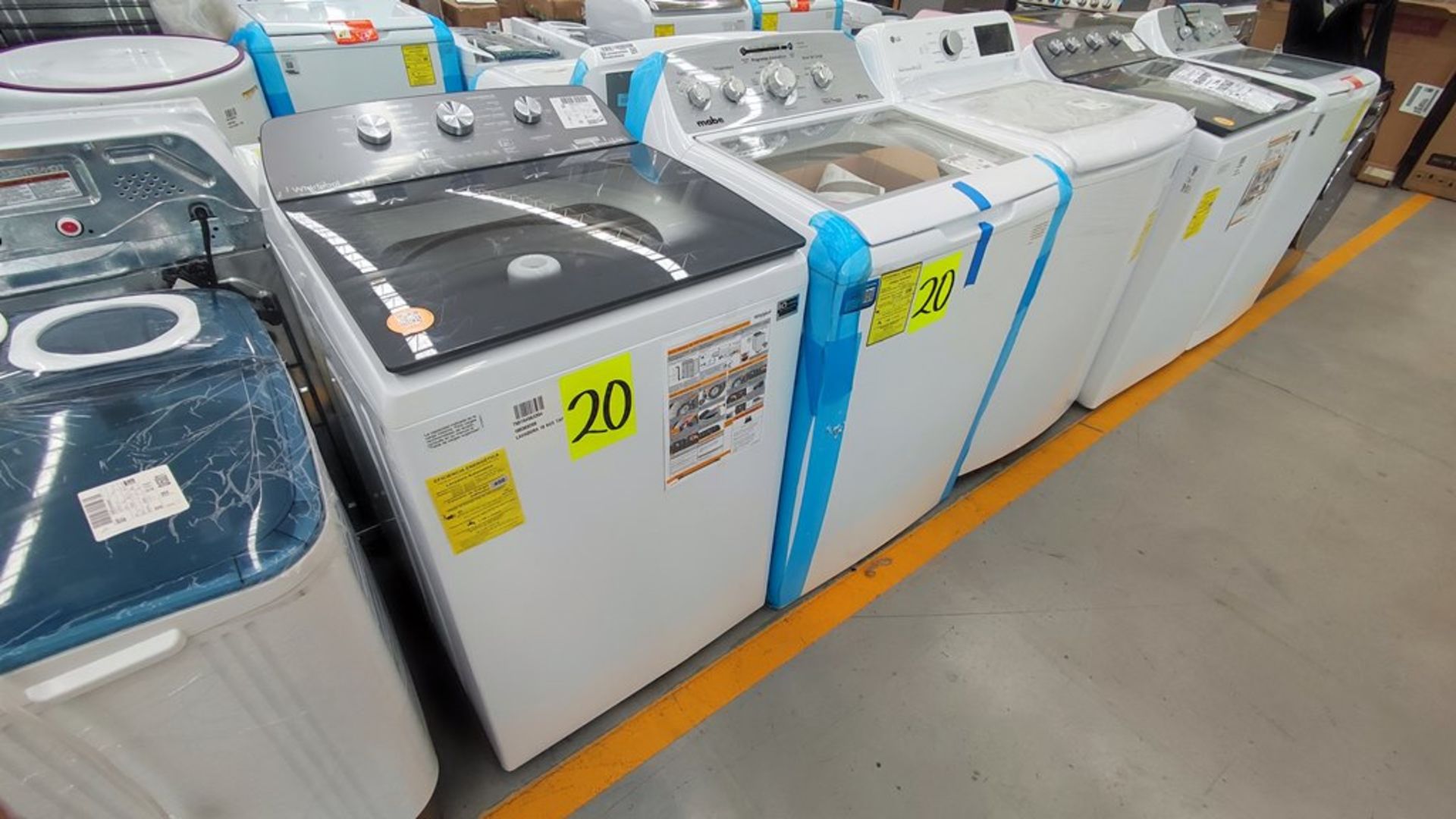 Lote de 2 Lavadoras contiene: 1 Lavadora de 18 Kg, Marca Whirlpool, Modelo 8MWTW1823WJM0, No de ser - Image 3 of 7