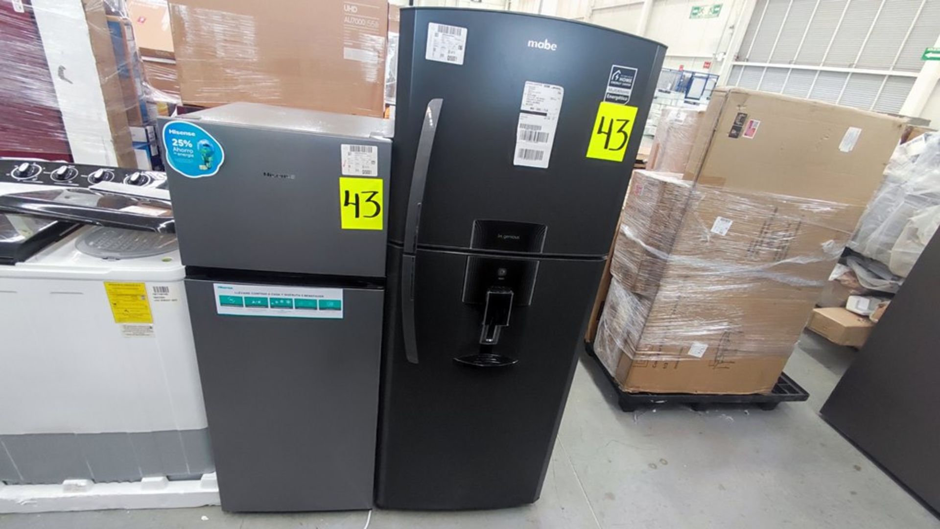 Lote de 2 Refrigeradores contiene: 1 Refrigerador Marca Mabe, Modelo RME360FD, No de serie 2206B511