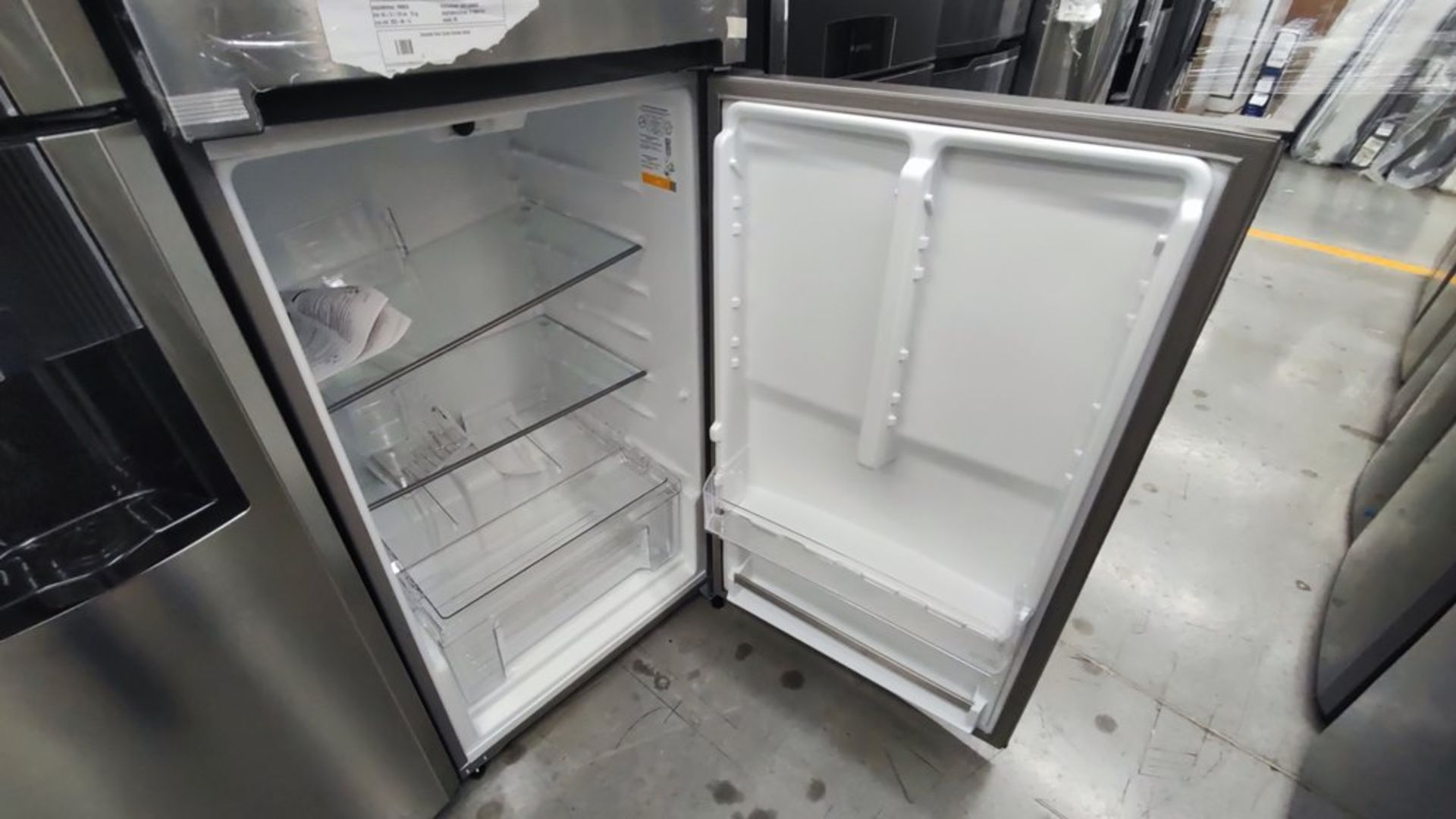 Lote de 2 Refrigeradores contiene: 1 Refrigerador Marca Whirlpool, Modelo WT1818A01, No de Serie VS - Image 10 of 15
