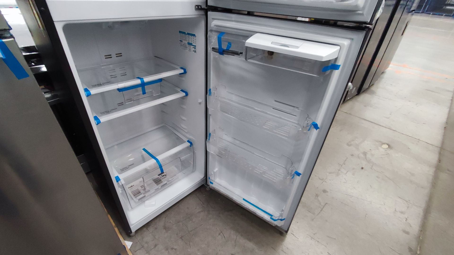 1 Refrigerador Marca Mabe, Modelo RMT400RY, Serie 2111B418085, Color Gris Detalles Estéticos. Favor - Image 11 of 12