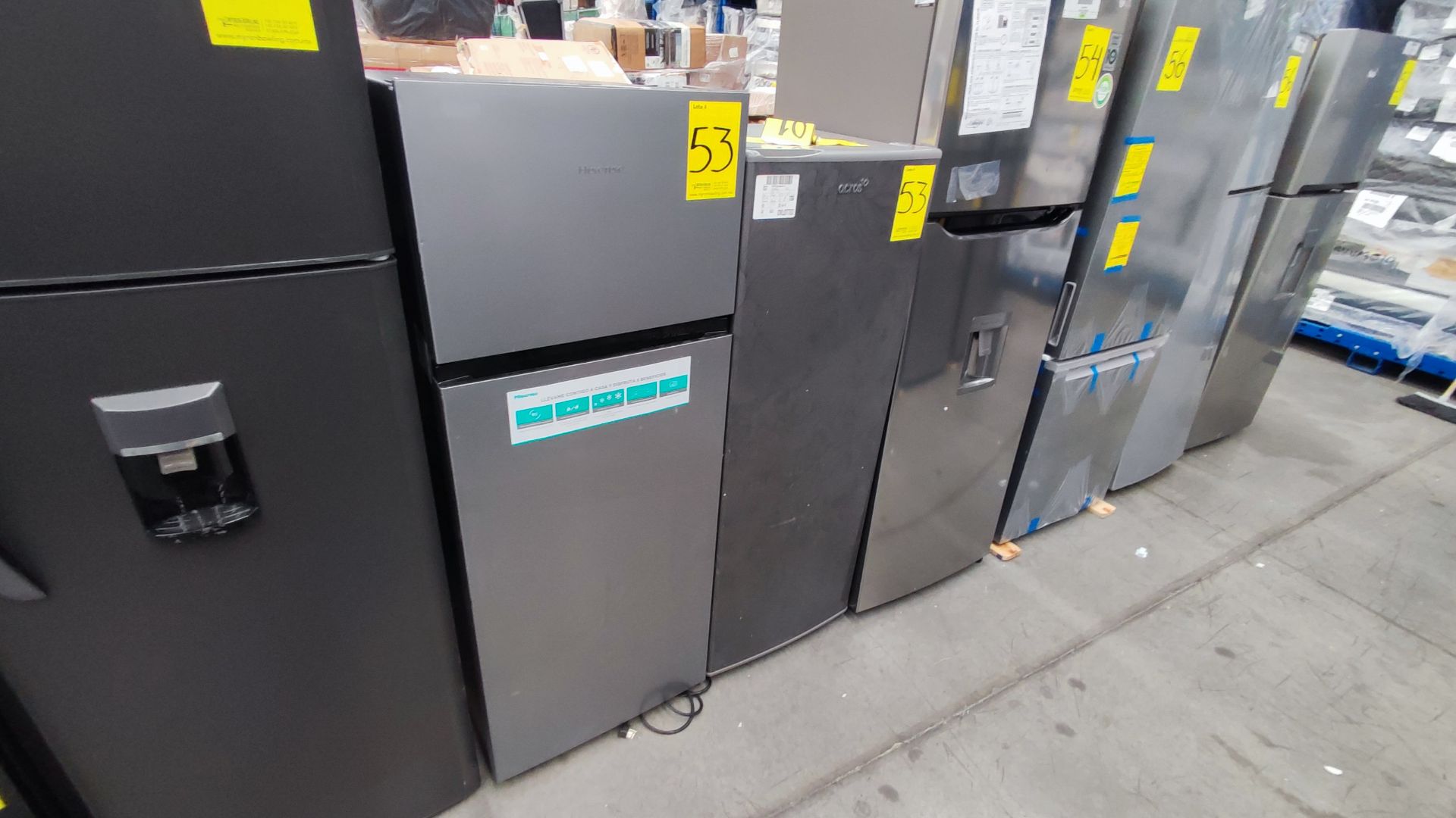Lote de 2 Refrigeradores, Contiene; 1 Refrigerador Marca Hisense, Modelo BCYNY, Serie 1B0205Z0080JB - Image 3 of 11