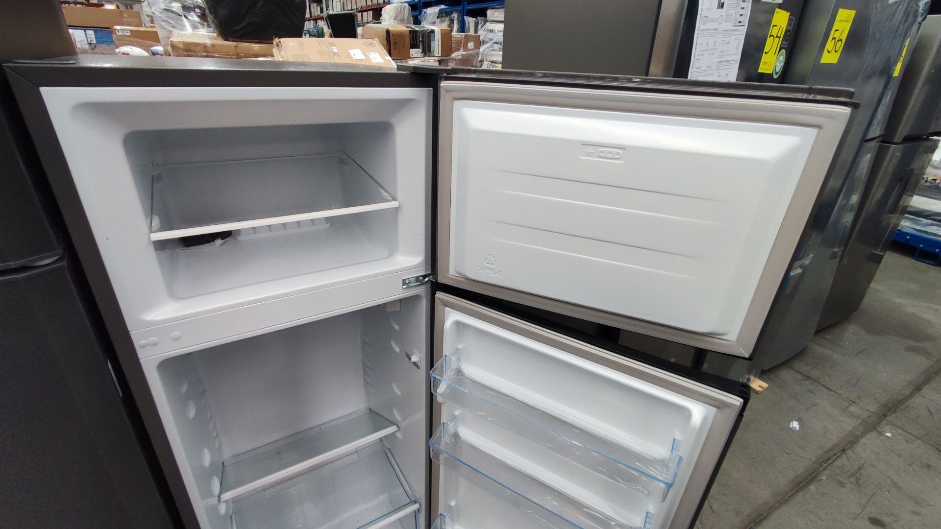 Lote de 2 Refrigeradores, Contiene; 1 Refrigerador Marca Hisense, Modelo BCYNY, Serie 1B0205Z0080JB - Image 5 of 11