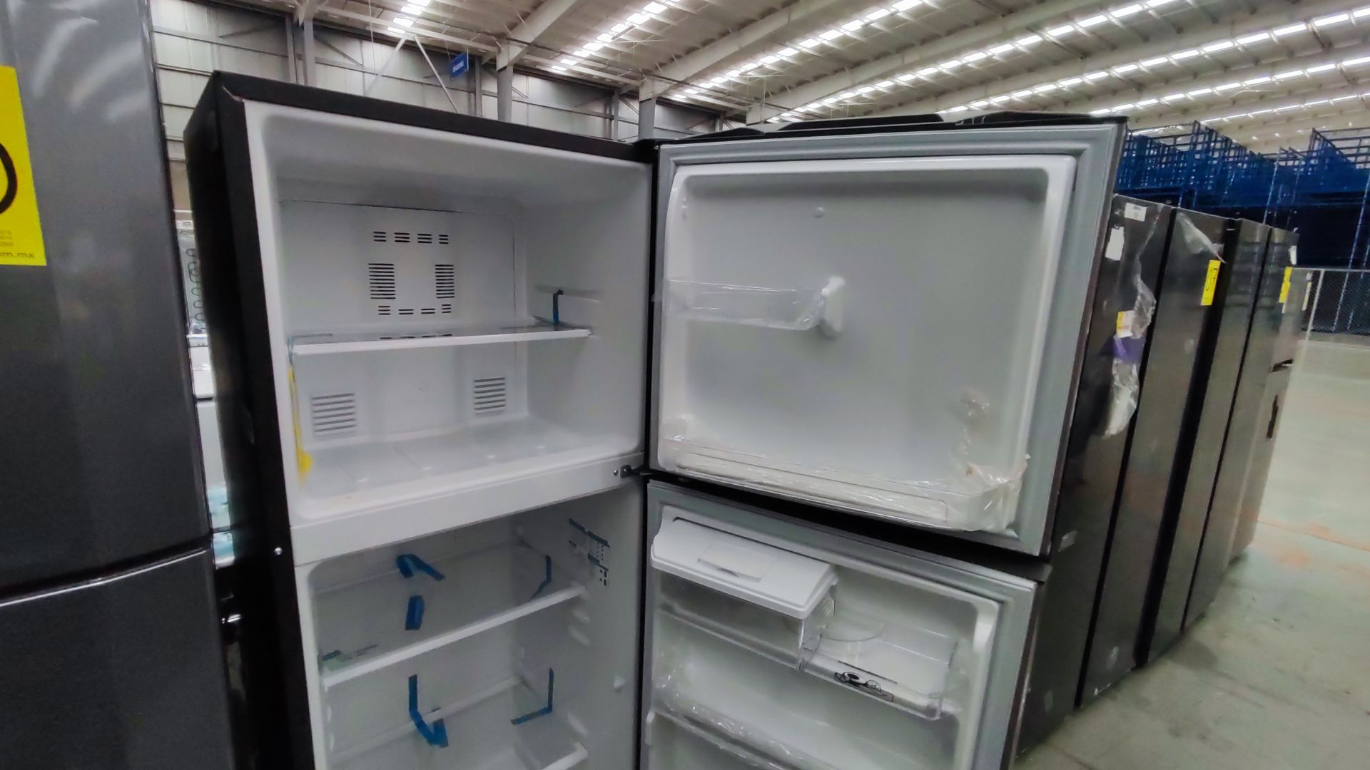 1 Refrigerador Marca Mabe, Modelo RMA300FJRM, Serie 2111B7011524, Color Gris Detalles Estéticos. Fa - Image 9 of 12