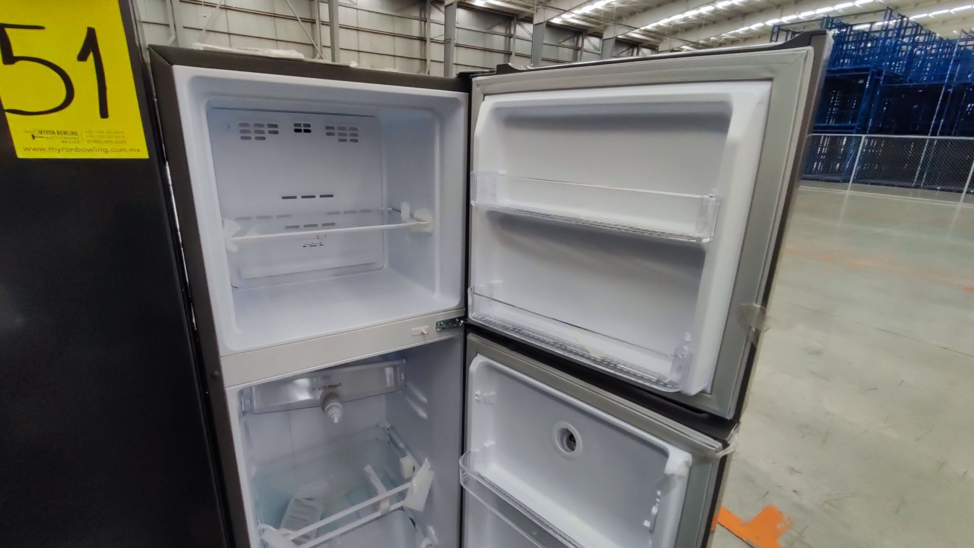 1 Refrigerador Marca Winia, Modelo DFR25210GMDX, Serie MR225N07610604, Color Gris Detalles Estético - Image 9 of 11