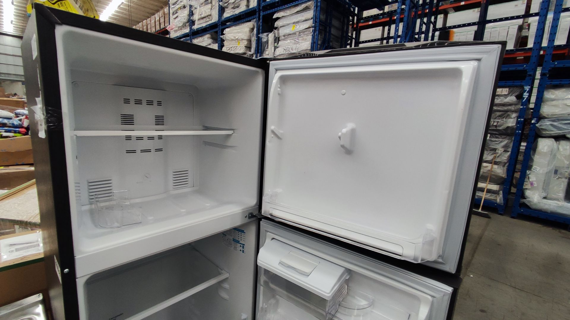 1 Refrigerador Marca Mabe, Modelo RMA300FJMR, Serie 2204B712240, Color Gris, Detalles Estéticos, Fa - Image 4 of 11