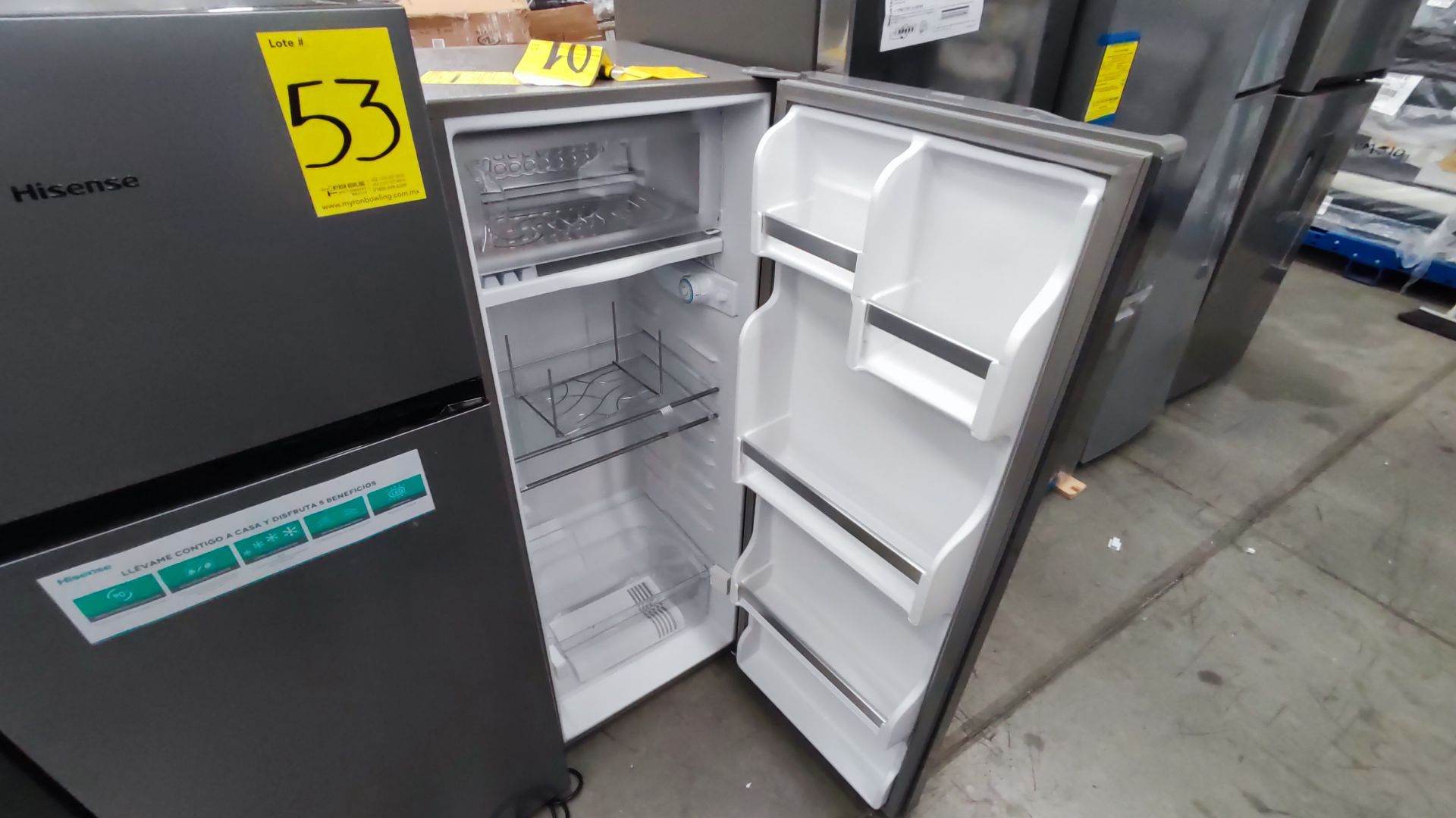 Lote de 2 Refrigeradores, Contiene; 1 Refrigerador Marca Hisense, Modelo BCYNY, Serie 1B0205Z0080JB - Image 9 of 11