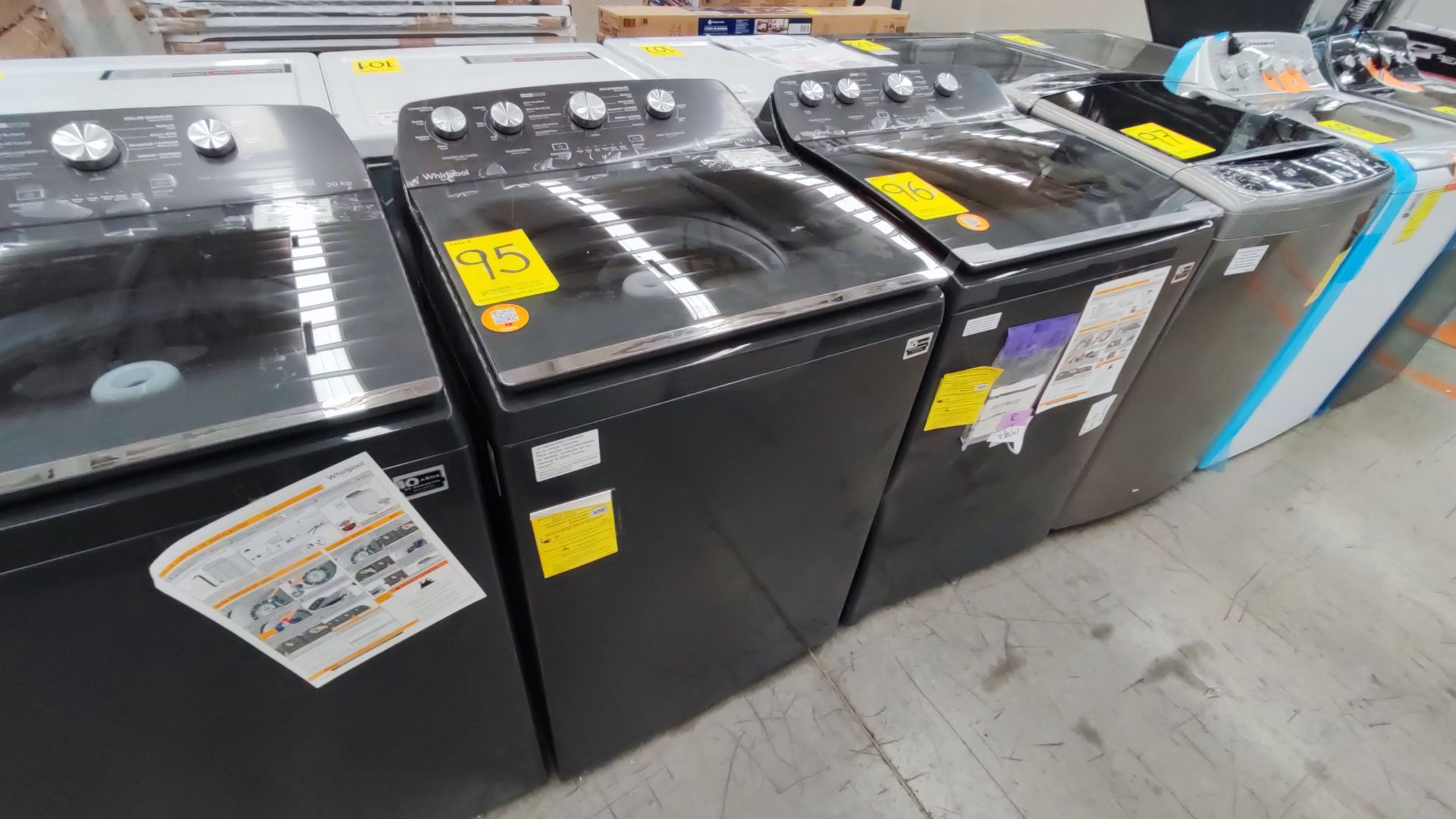 1 Lavadora de 20 Kg, Marca Whirlpool, Modelo 8MWTW2024WLG0, Serie N/D, Color Gris, Detalles Estétic - Image 7 of 10