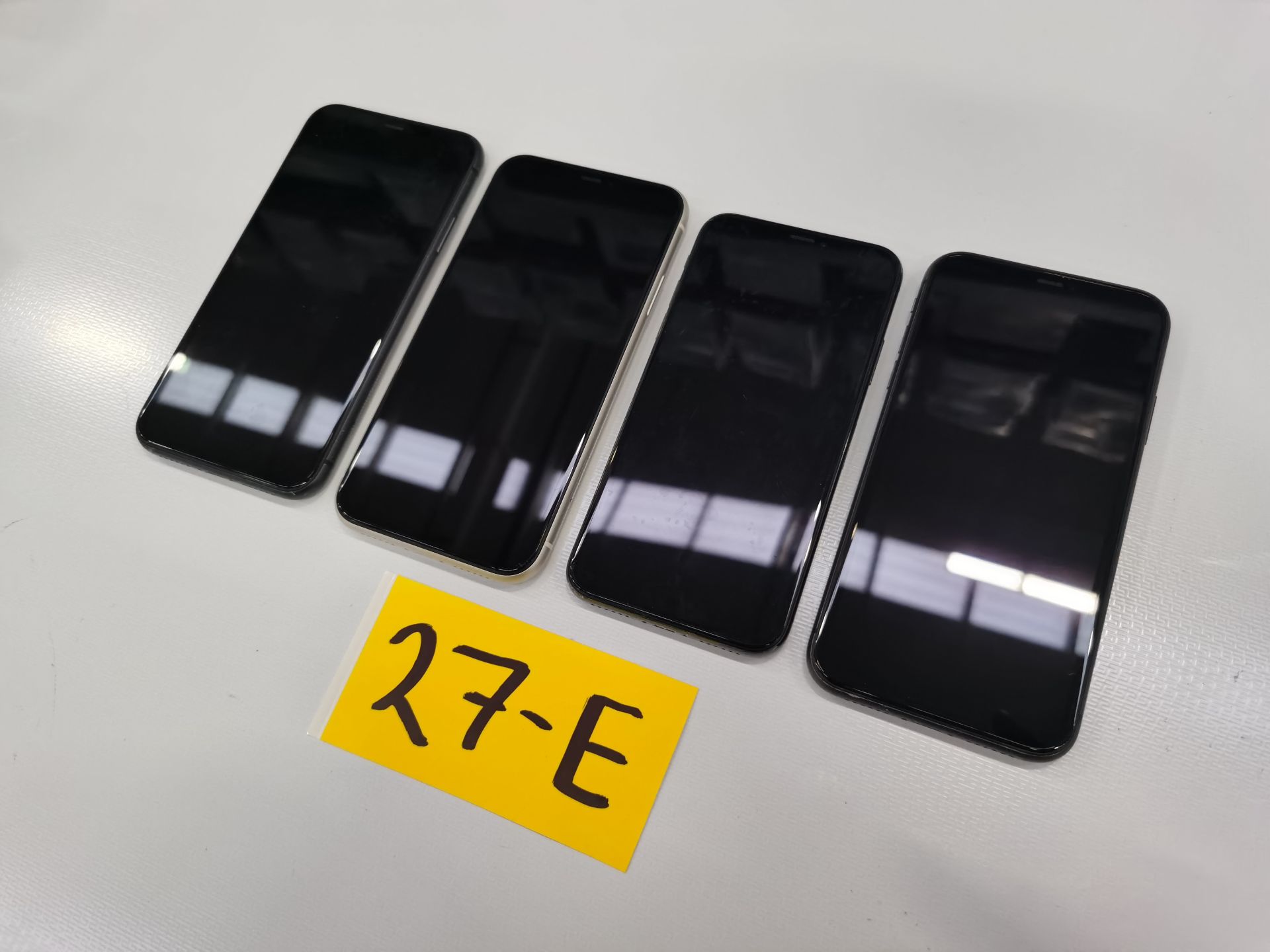 Lote de 4 Equipos Apple: 2 Iphone 11 de 64GB, 1 Iphone 11 de 128GB y 1 Iphone X de 256GB - Image 6 of 13