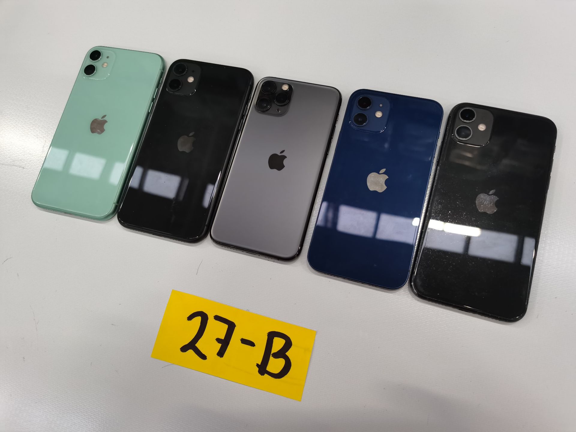 Lote de 5 Equipos Apple: 2 Iphone 12 256GB-64GB y 3 Iphone 11 de 64 GB. - Image 11 of 13