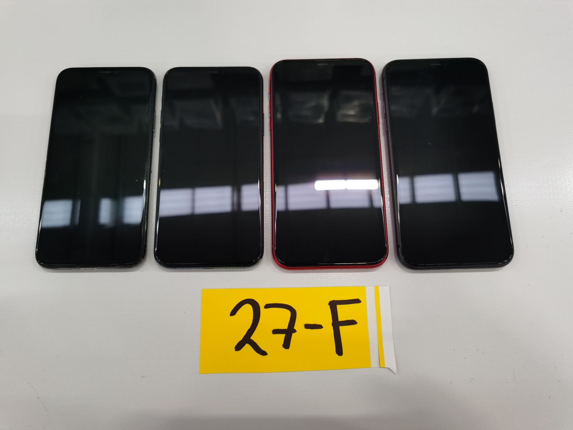 Lote de 4 Equipos Apple: 3 Iphone 11 de 64GB y 1 Iphone X de 256GB