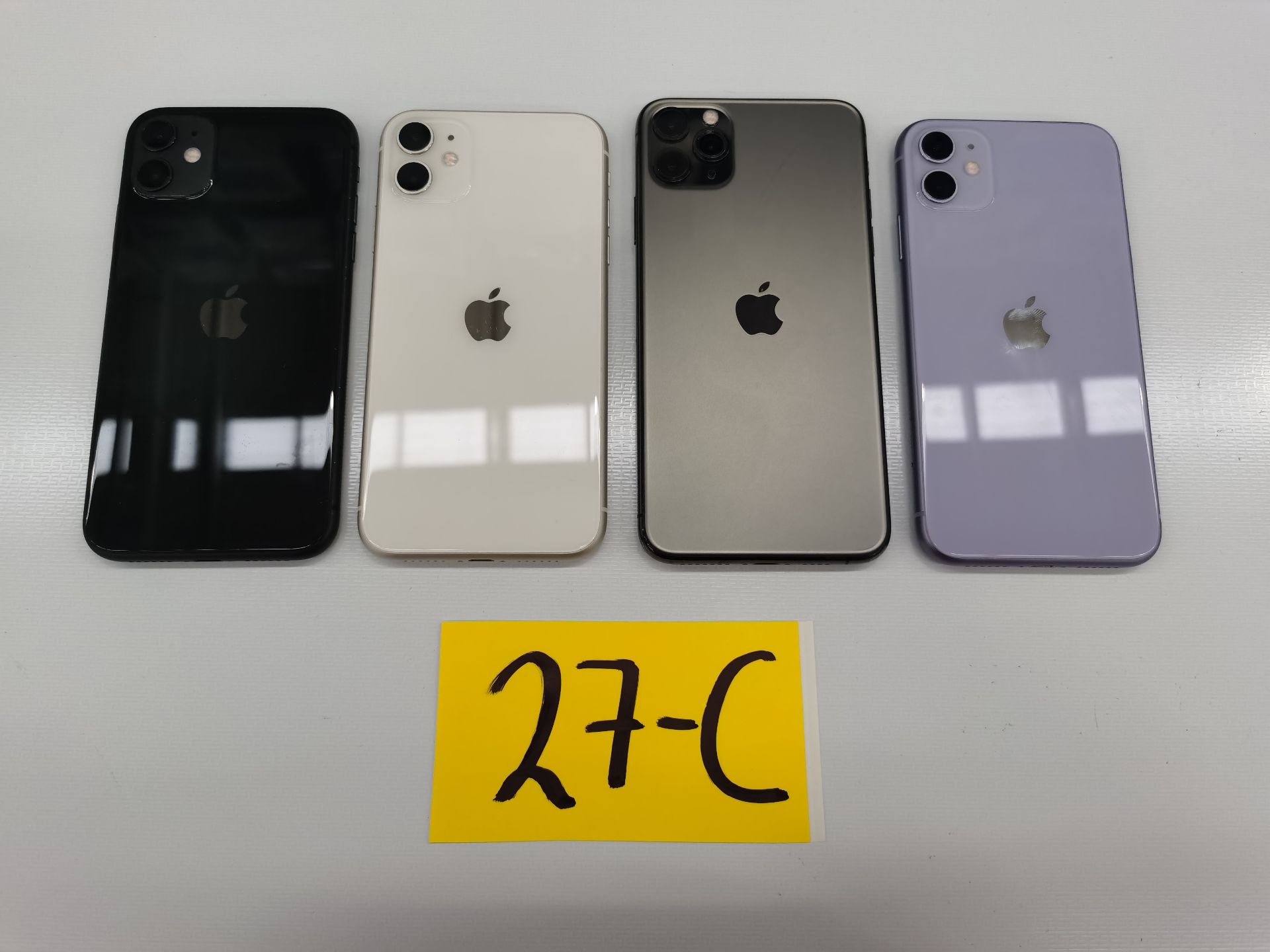 Lote de 4 Equipos Apple: 3 Iphone 11 de 64GB, y 1 Iphone de 128GB - Image 7 of 13