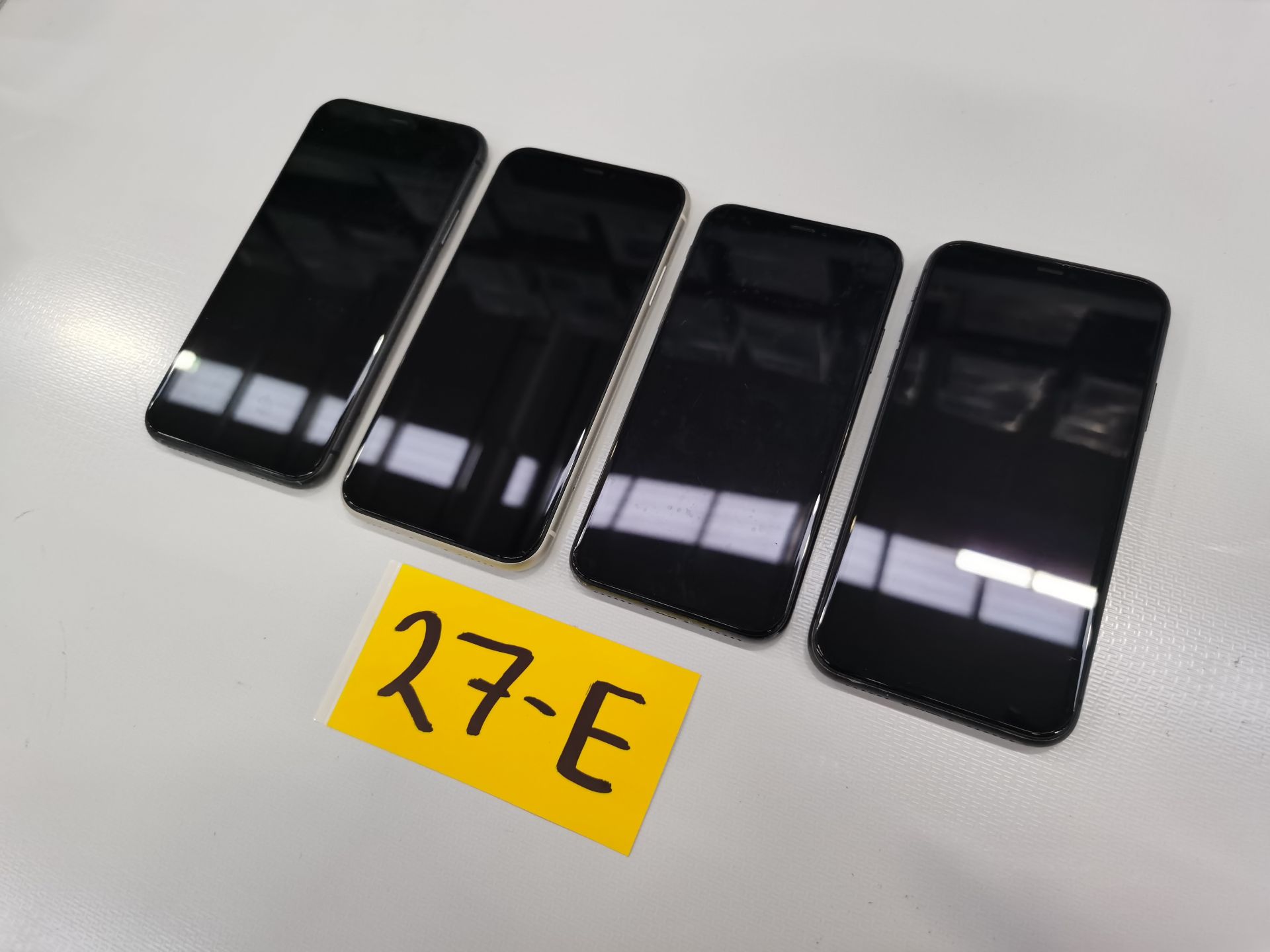 Lote de 4 Equipos Apple: 2 Iphone 11 de 64GB, 1 Iphone 11 de 128GB y 1 Iphone X de 256GB - Image 5 of 13