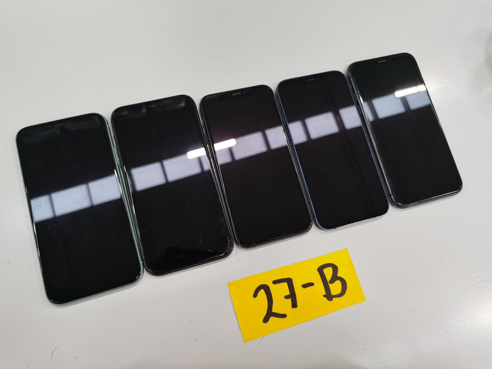 Lote de 5 Equipos Apple: 2 Iphone 12 256GB-64GB y 3 Iphone 11 de 64 GB. - Image 3 of 13