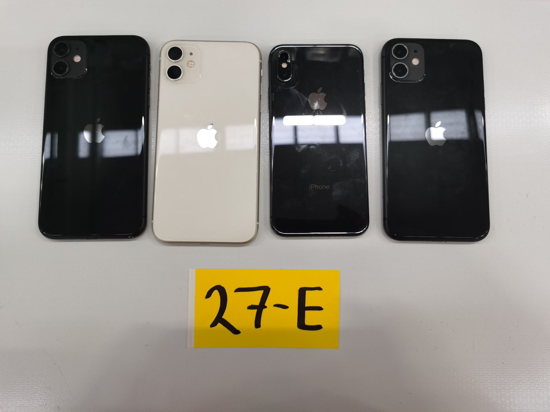 Lote de 4 Equipos Apple: 2 Iphone 11 de 64GB, 1 Iphone 11 de 128GB y 1 Iphone X de 256GB - Image 8 of 13