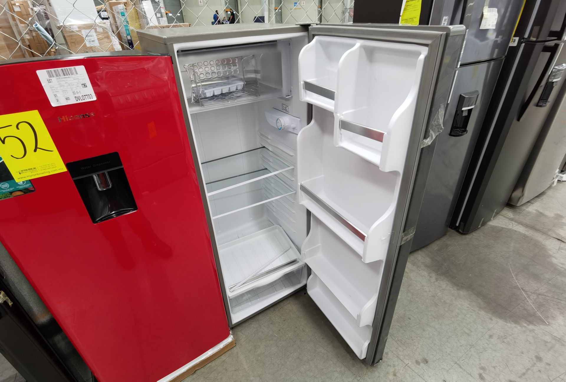 Lote de 2 Refrigeradores contiene: 1 Refrigerador Marca Acros - Image 4 of 6