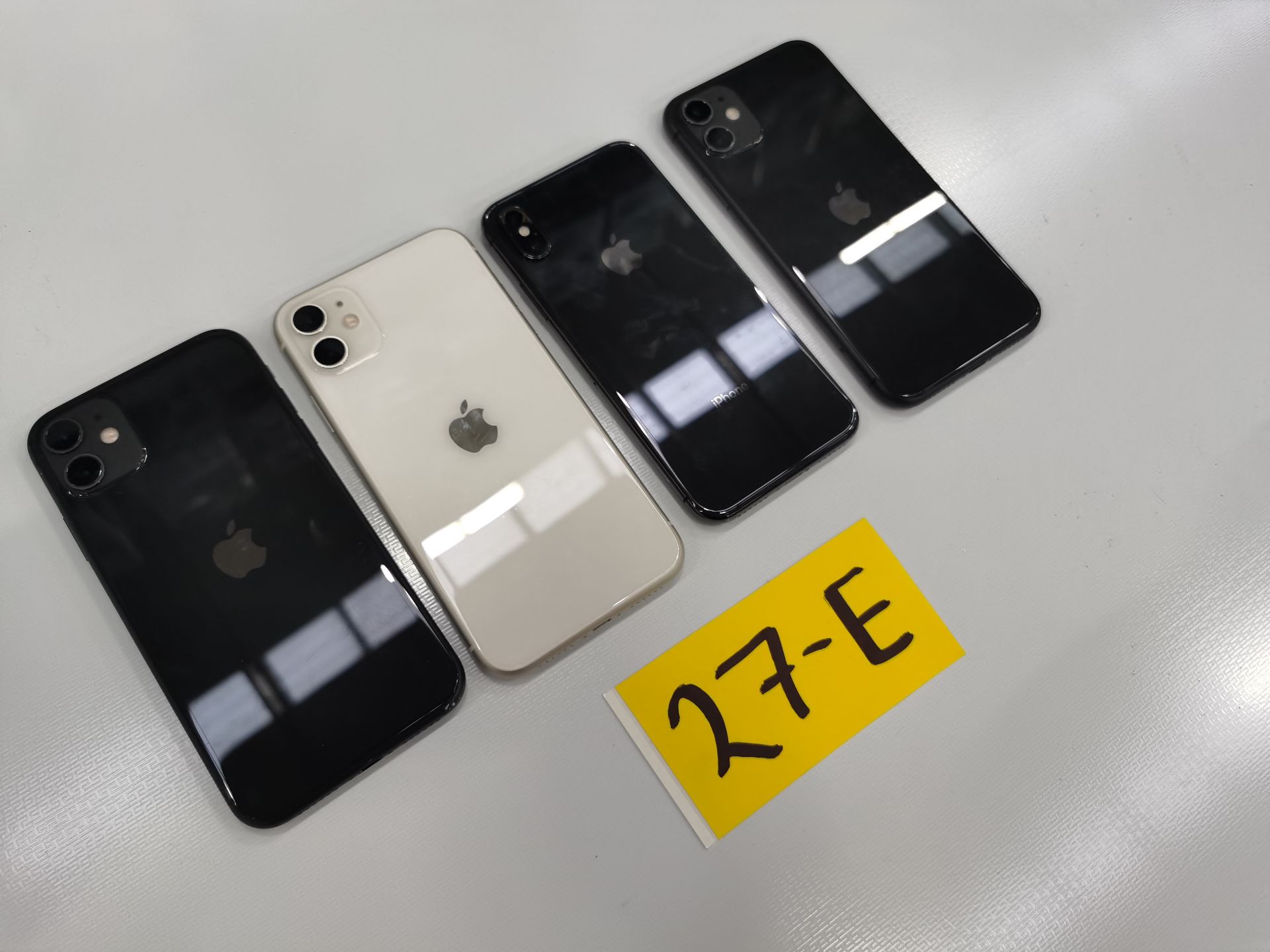 Lote de 4 Equipos Apple: 2 Iphone 11 de 64GB, 1 Iphone 11 de 128GB y 1 Iphone X de 256GB - Image 10 of 13