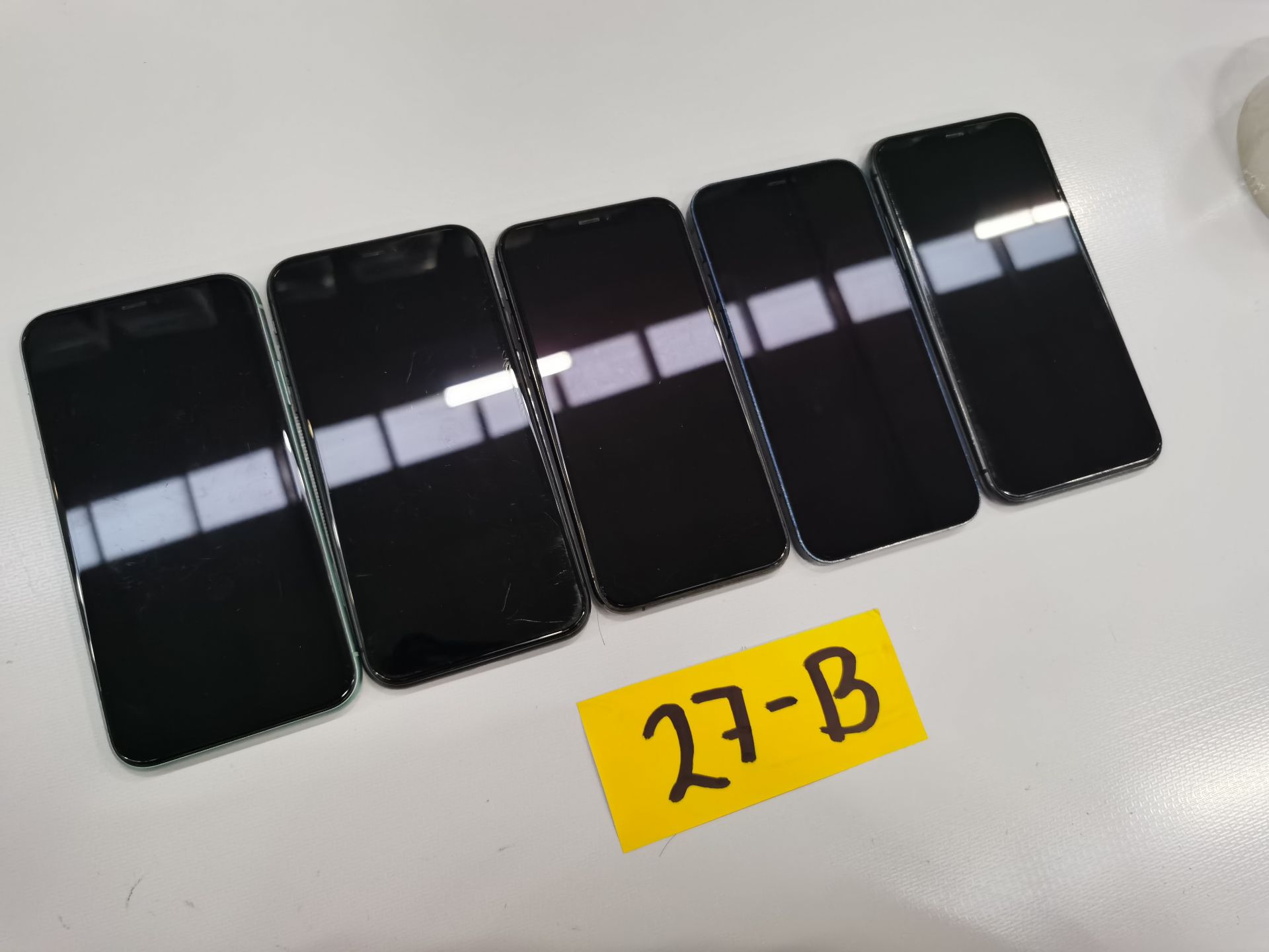 Lote de 5 Equipos Apple: 2 Iphone 12 256GB-64GB y 3 Iphone 11 de 64 GB. - Image 4 of 13