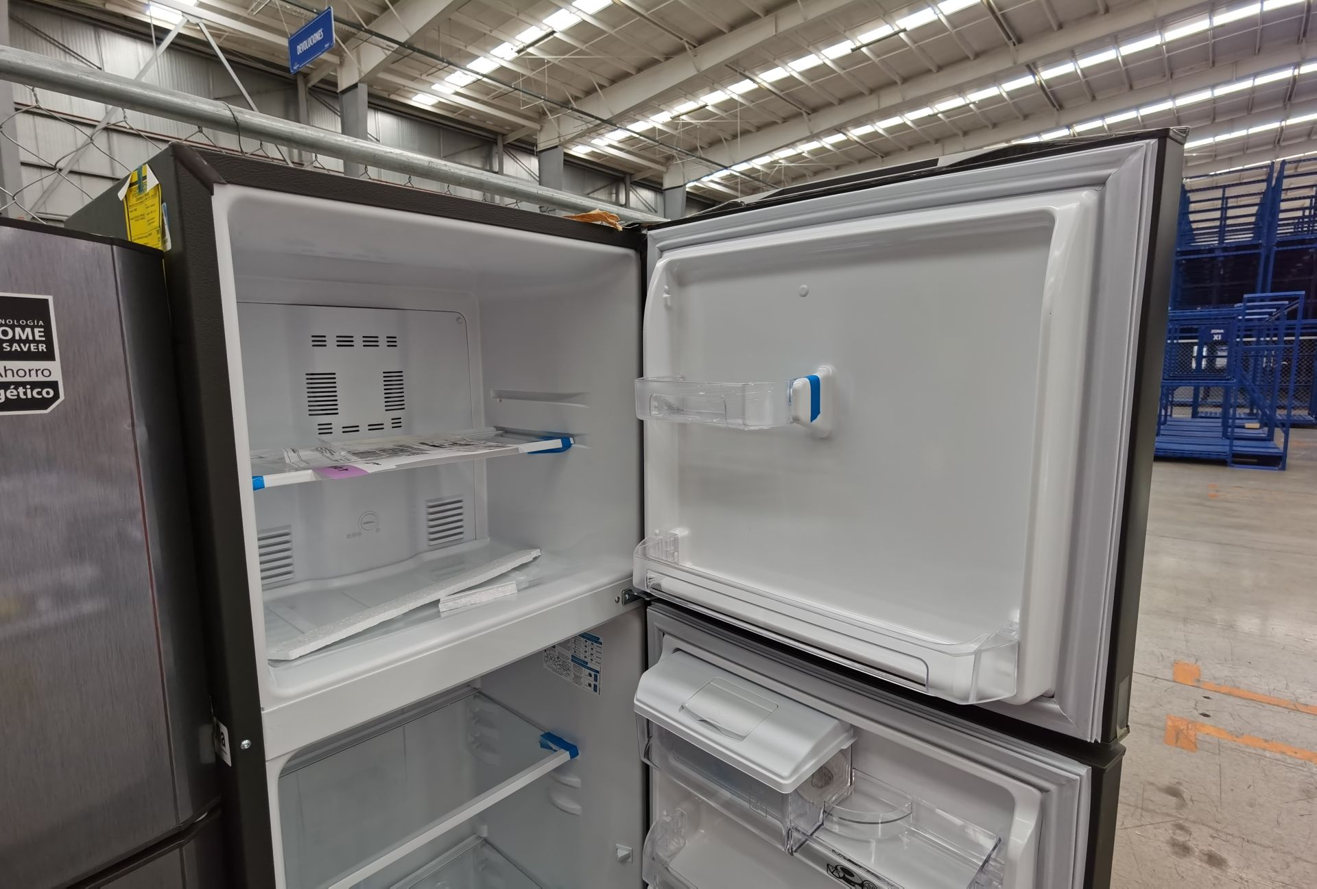 1 Refrigerador Marca Mabe, Modelo RMA300FJMR, Serie 2206B715895, Color Gris - Image 4 of 6