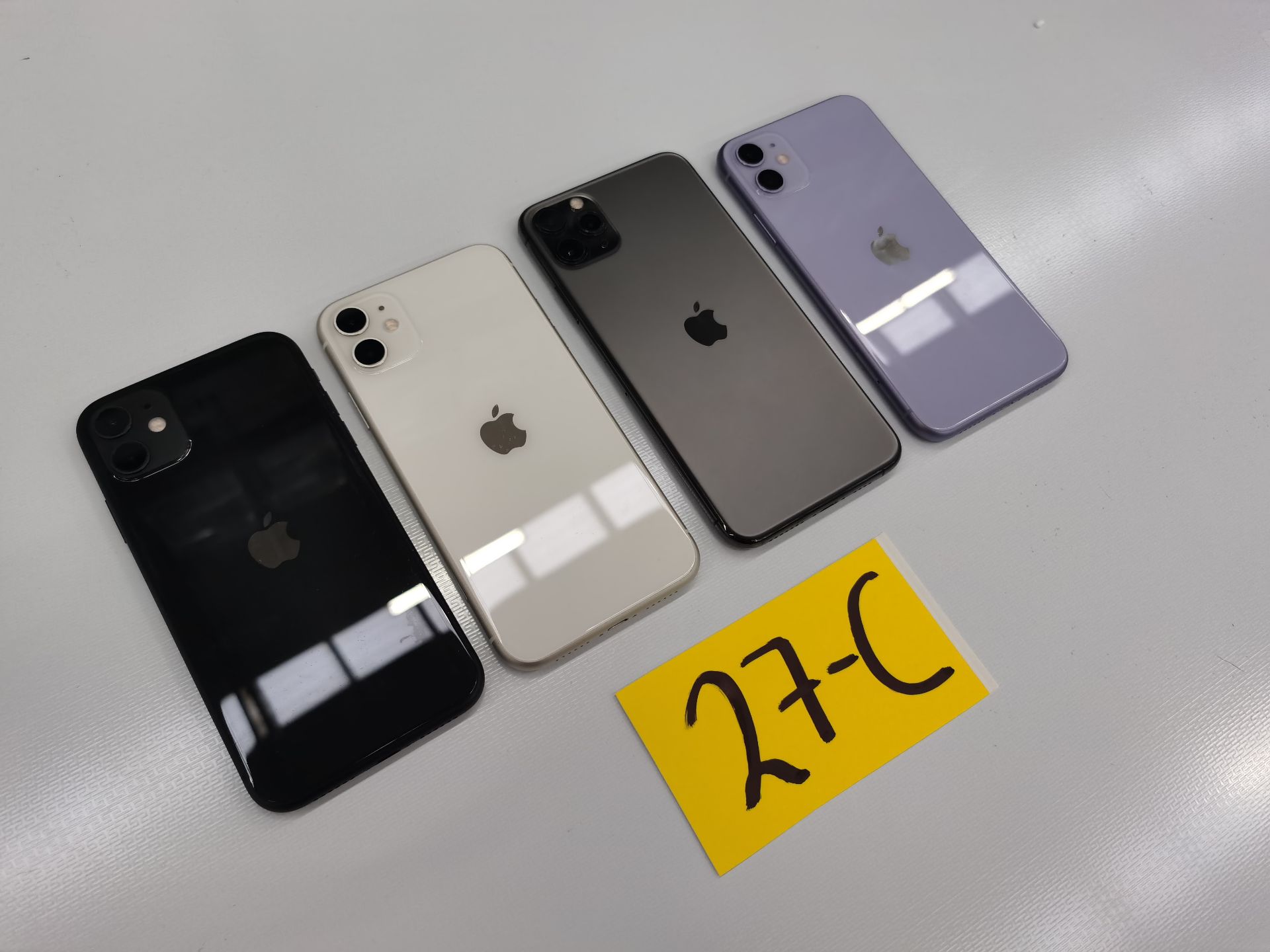 Lote de 4 Equipos Apple: 3 Iphone 11 de 64GB, y 1 Iphone de 128GB - Image 10 of 13