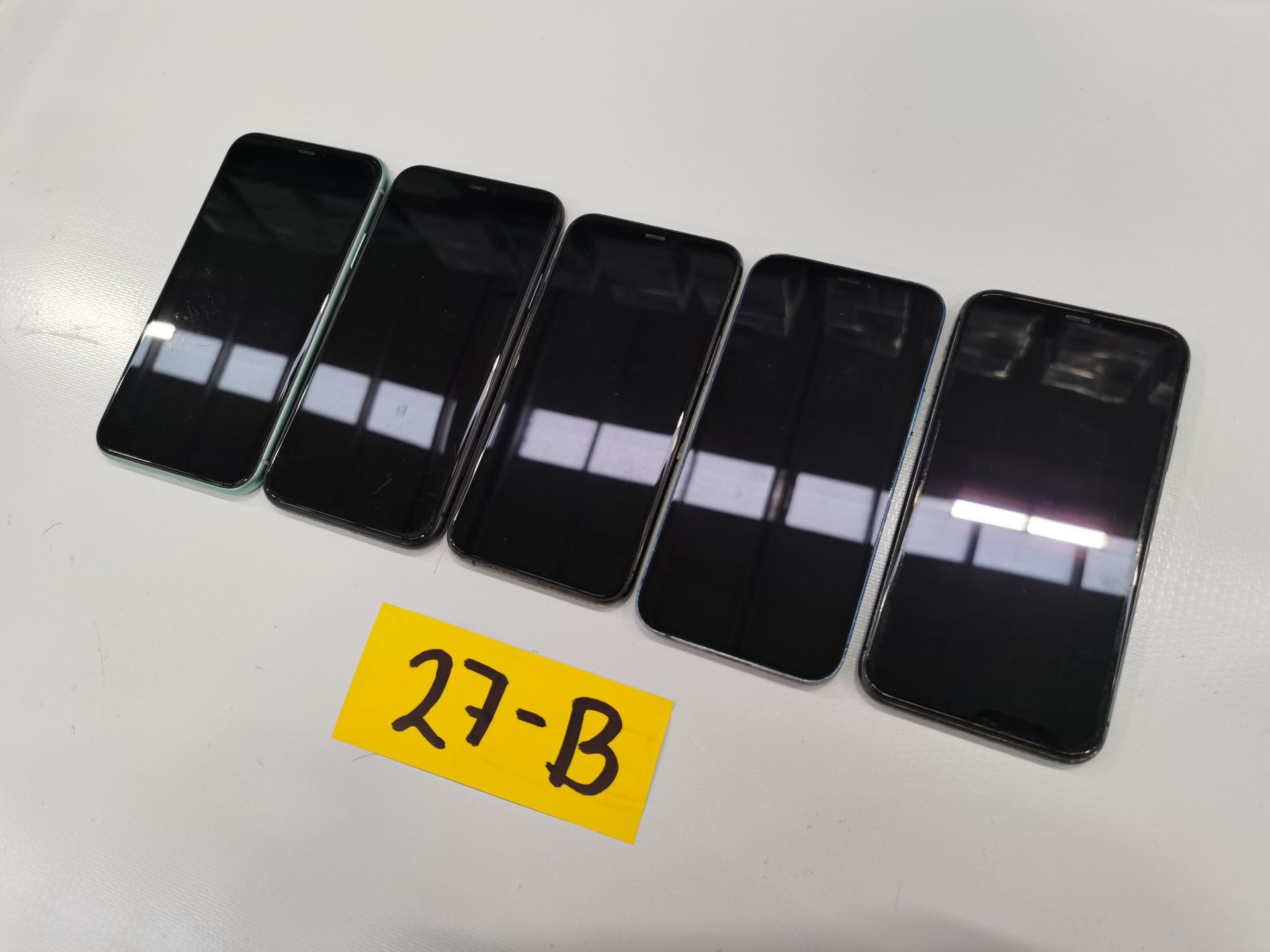 Lote de 5 Equipos Apple: 2 Iphone 12 256GB-64GB y 3 Iphone 11 de 64 GB. - Image 5 of 13