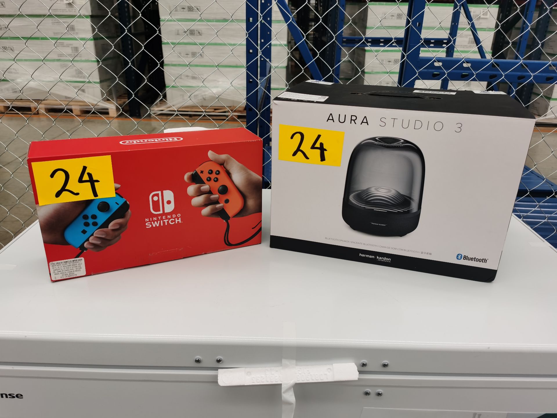 Lote de Nintendo + Bocina: 1 Consola Nintendo Switch, 1 Bocina Harman - Image 2 of 12