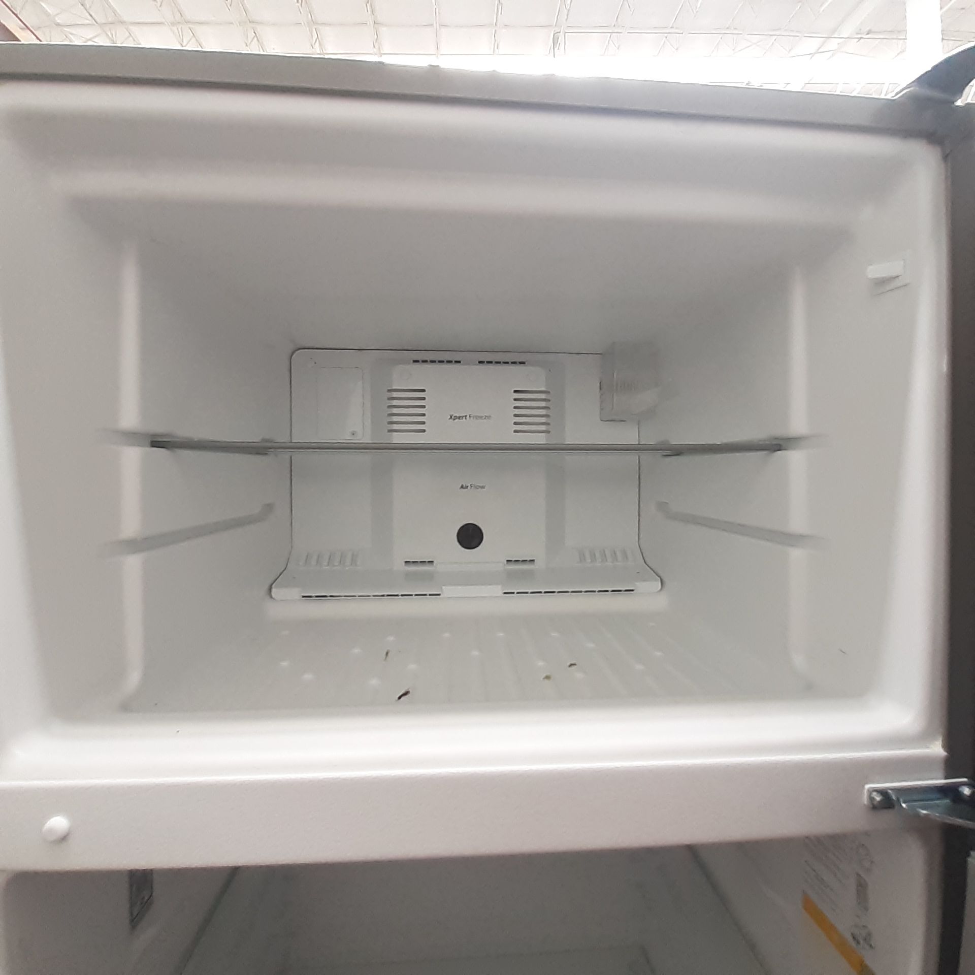 Lote De 2 Refrigeradores: 1 Refrigerador Marca Whirlpool, 1 Refrigerador Marca Mabe, Distintos Model - Image 17 of 22