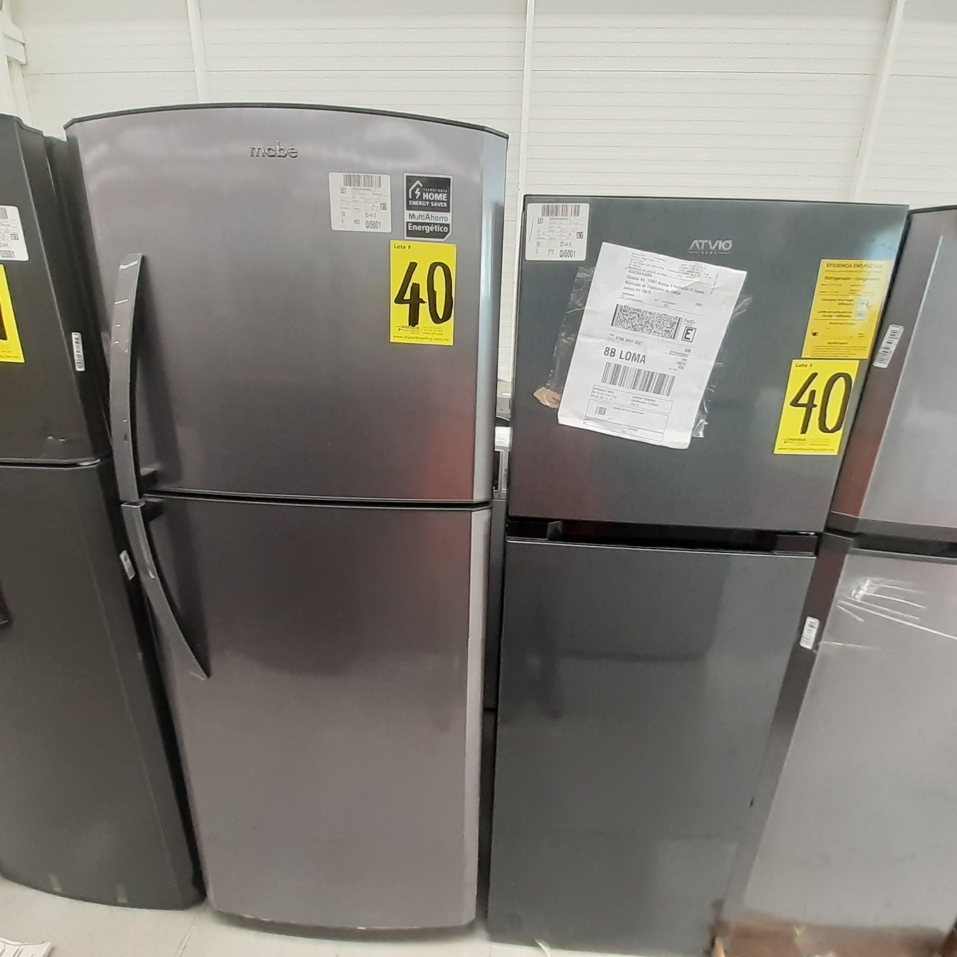 Lote De 2 Refrigeradores: 1 Refrigerador Marca Mabe, 1 Refrigerador Marca Atvio, Distintos Modelos - Image 5 of 23