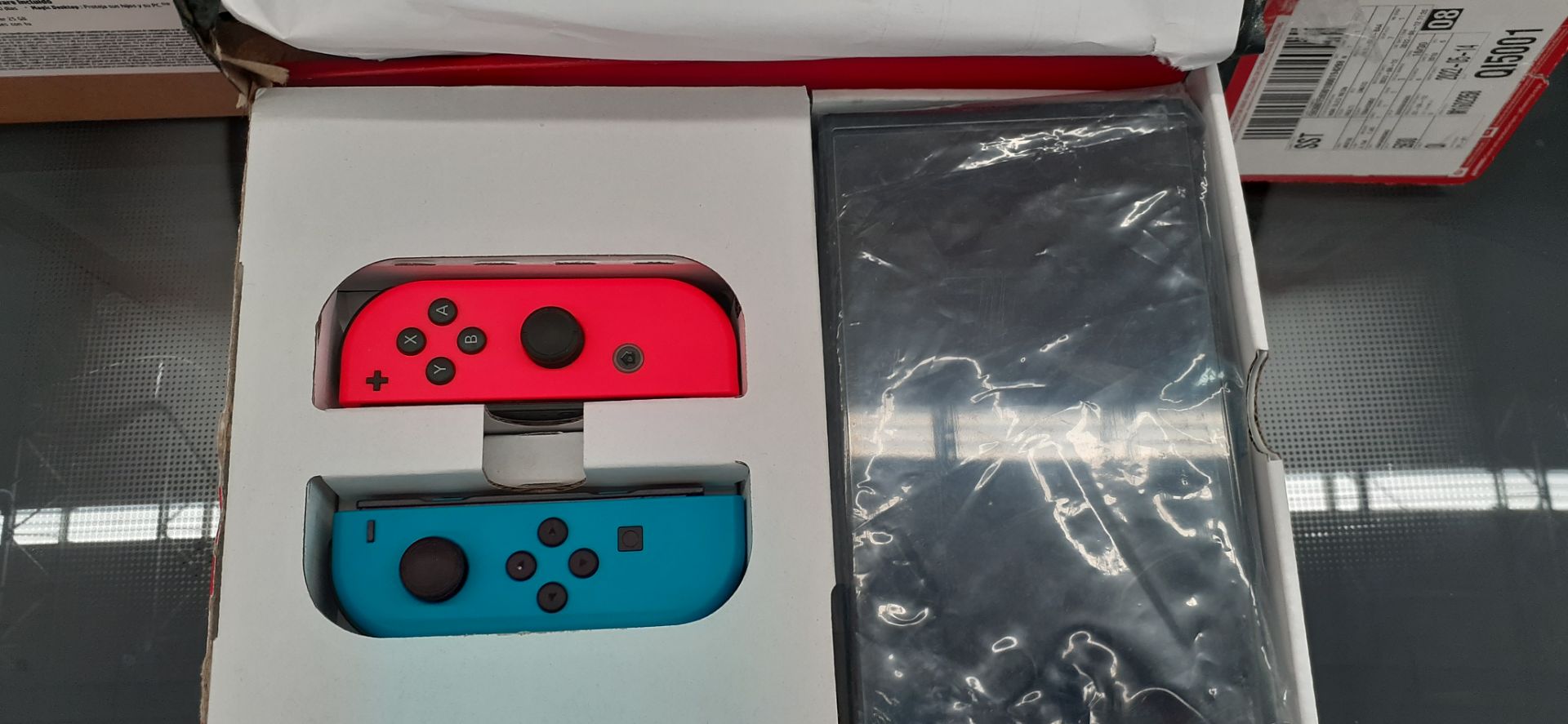 Lote De 4 Artículos Tecnológicos: 1 Nintendo Switch; 1 Computadora All In One, 2 Controles Para Xbox - Image 3 of 15