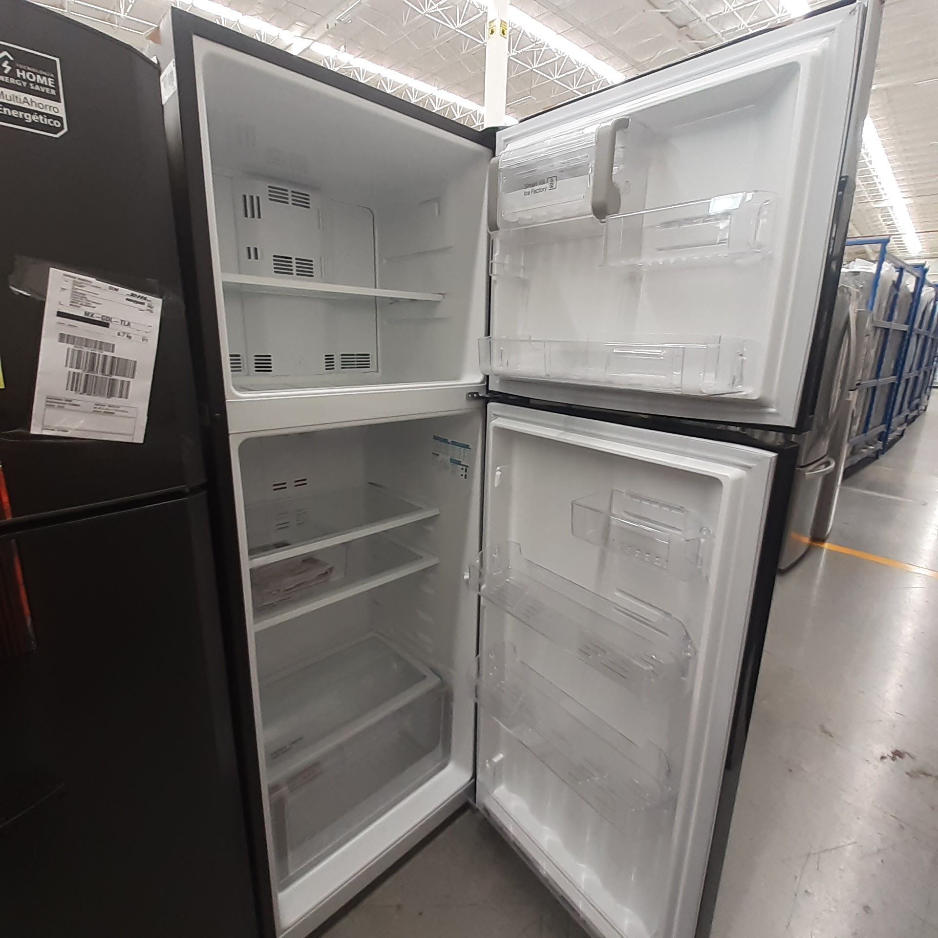 Lote De 2 Refrigeradores: 1 Refrigerador Marca Whirlpool, 1 Refrigerador Marca Mabe, Distintos Model - Image 8 of 22