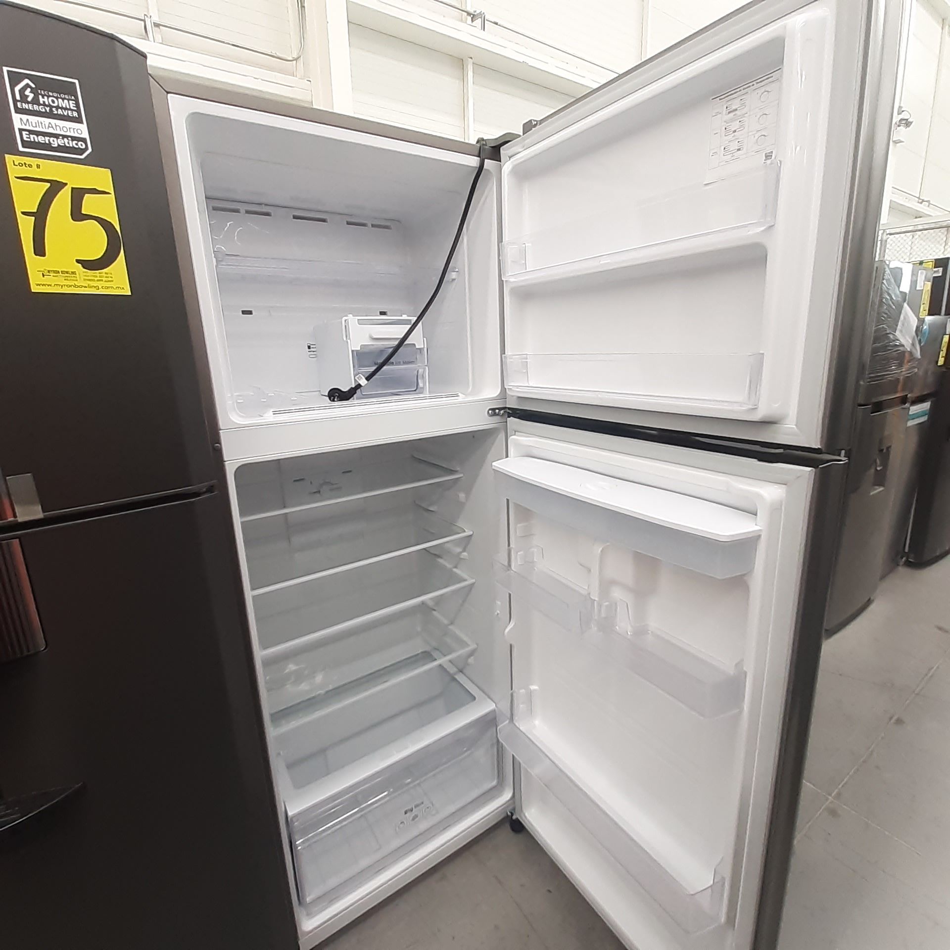 Lote De 2 Refrigeradores: 1 Refrigerador Marca Mabe, 1 Refrigerador Marca Winia, Distintos Modelos - Image 4 of 23
