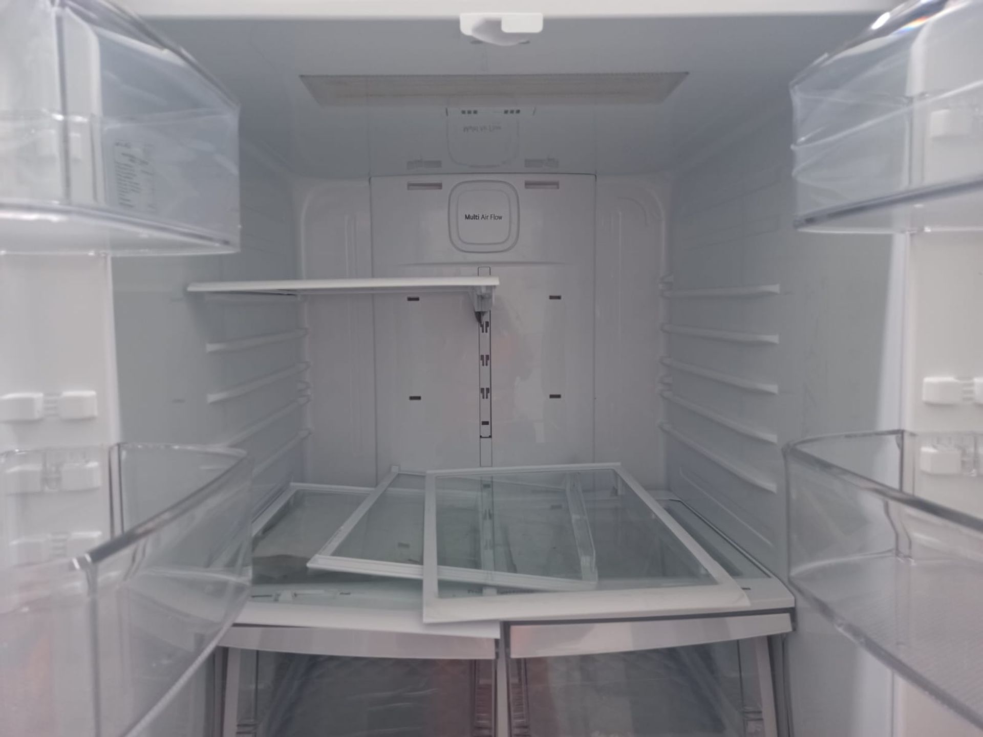 Lote De 2 Refrigeradores: 1 Refrigerador Marca LG, 1 Refrigerador Marca Winia, Distintos Modelos - Image 8 of 18