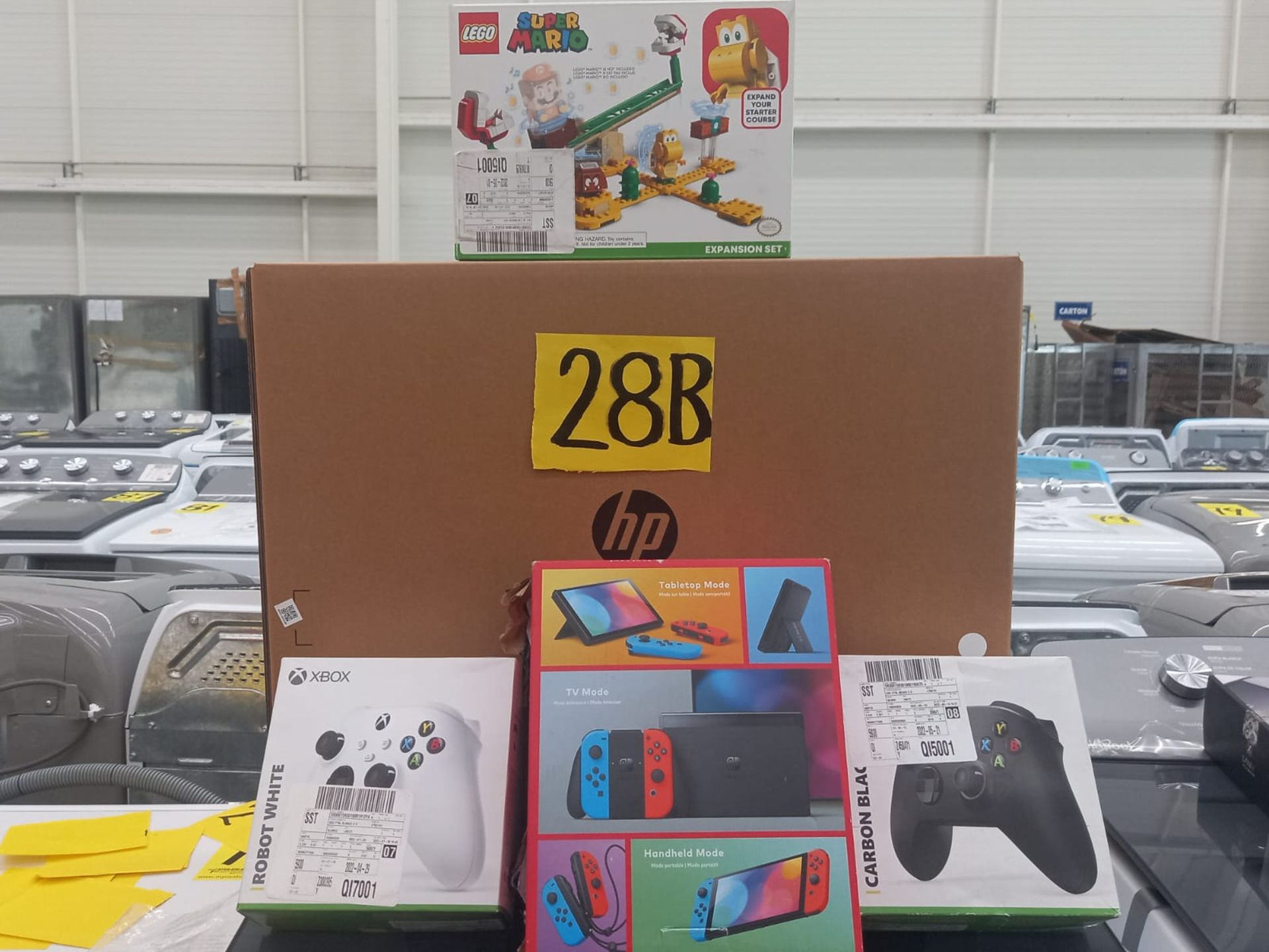 Lote De 4 Artículos Tecnológicos: 1 Nintendo Switch; 1 Computadora All In One, 2 Controles Para Xbox - Image 2 of 15