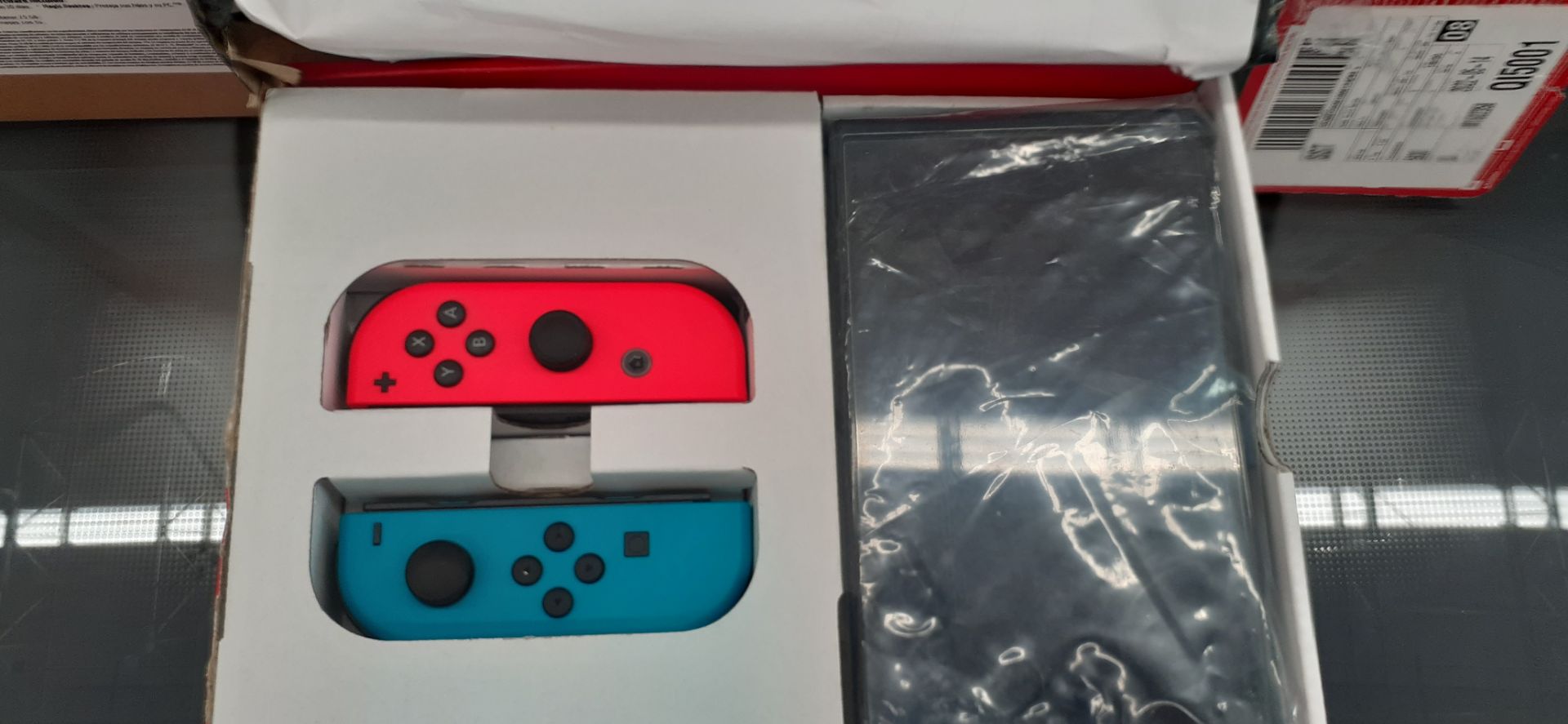 Lote De 4 Artículos Tecnológicos: 1 Nintendo Switch; 1 Computadora All In One, 2 Controles Para Xbox - Image 8 of 15